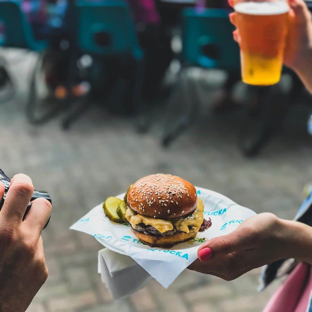 Eat With Steph & Coさんのインスタグラム写真 - (Eat With Steph & CoInstagram)「Been 3 days since #nationalburgerday and I’m still dreaming and drooling over the best burger I’ve had in a long long time 🤤  That bacon jam and that garlic butter bun.. damn @tuckaburger you’re setting my burger standards high 🙌🏼 #nationalburgerday #burger #juicyaf #closeup #eaten」8月26日 6時55分 - eatwithsteph_ldn