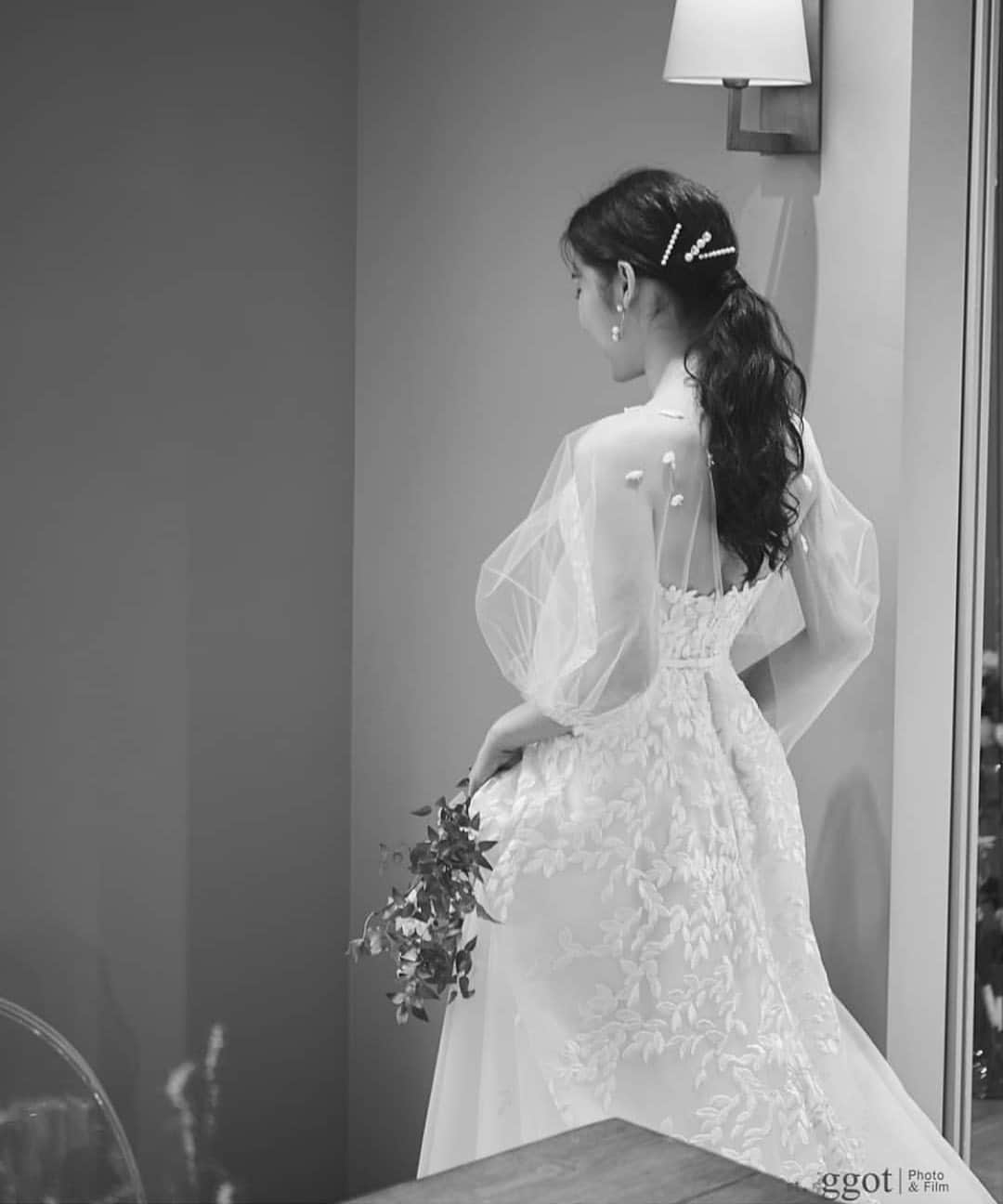 SOYOO BRIDALさんのインスタグラム写真 - (SOYOO BRIDALInstagram)「Mira Zwillinger by  S O Y O O B R I D A L 🔖 . . 🕊... . Planning by @plan_maju 💫  Photo by @st.ggot 📷 .  #소유브라이덜 은 #미라즈윌링거 의 국내 독점수입샵입니다 ✔️ #exclusive_in_korea📌」8月26日 7時13分 - soyoobridal_official