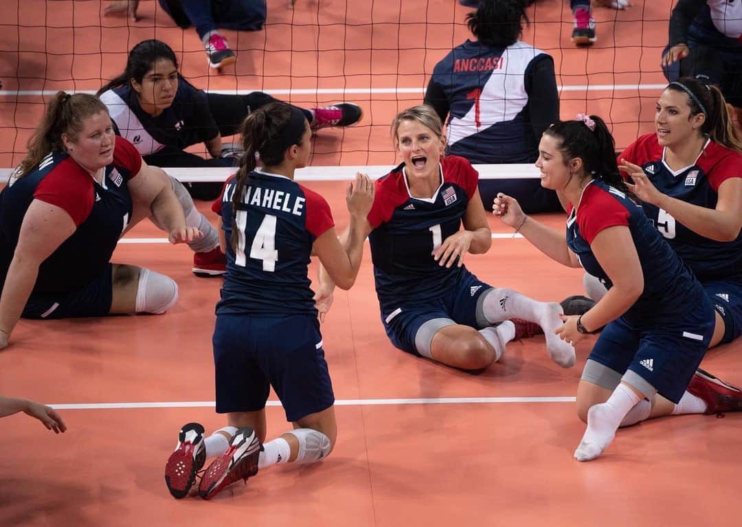 USA Volleyballさんのインスタグラム写真 - (USA VolleyballInstagram)「The @usav_sitting_wnt, ranked No. 1 in the world, answered a big challenge on Sunday by defeating Brazil 25-12, 25-18, 22-25, 25-21 on the second day of the Parapan American Games competition in Lima, Peru. --- For the recap, visit usavolleyball.org. (Photo: USOPC/Mark Reis)」8月26日 7時50分 - usavolleyball