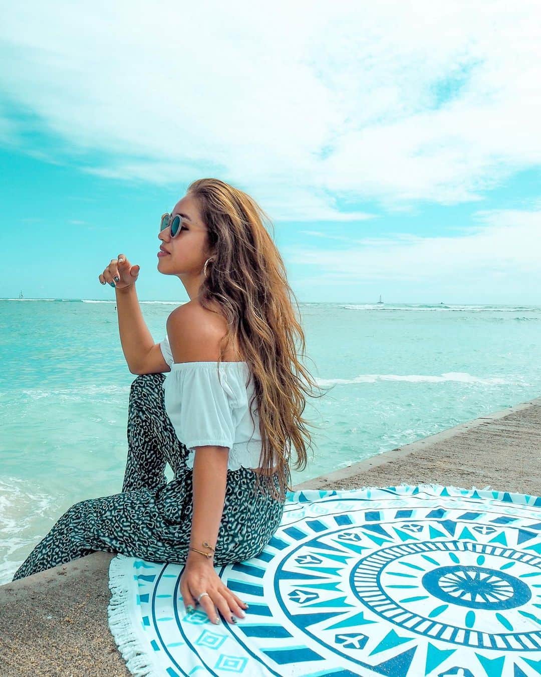 のインスタグラム：「ANAさんの #ソラタビライフ のお仕事でハワイに行ってきたよ🥰🥰 ビーチもハイキングもご飯も！なにもかも完璧な旅でした💜 快適なANAさんのフライトで行く、大好きなハワイ。最高に幸せな時間だった！ やっぱりハワイが一番好き！ Perfect trip to Hawaii flying with All Nippon Airways✈ . #ソラタビライフ #anaタビキブン #ハワイ #Hawaii @soratabi.life @girl_license」