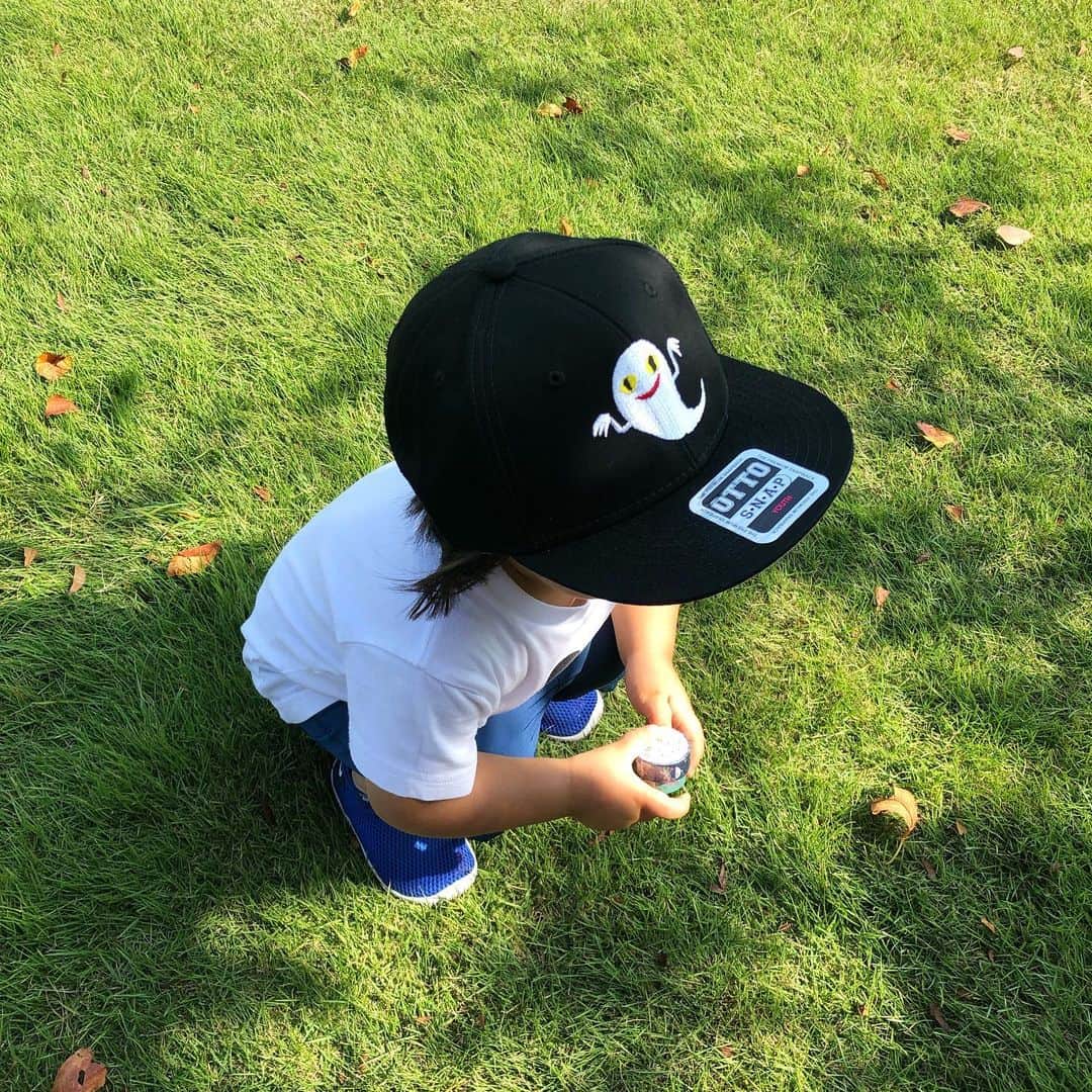 服部円のインスタグラム：「おばけなんてなーいさ おばけなんてうそさ ねーぼけーたひとが みまちがーえたーのさ だけどちょっと だけどちょっと ぼーくだってこわいさ #せなけいこ #おばけなんてないさ #まど吉」