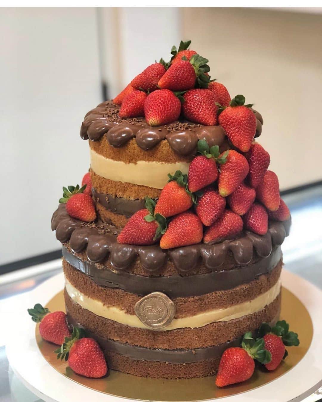 2.8 Milllon CAKESTERS!さんのインスタグラム写真 - (2.8 Milllon CAKESTERS!Instagram)「Looks amazing⁠ .⁠ @flakeschocolateria⁠ ⁠ ⁠ .⁠ .⁠ #cakes #cake #cakedecorating #chocolate #birthdaycake #cakesofinstagram #cupcakes #food #cakestagram #foodporn #instacake #dessert #bakery #baking #cakedesign #instafood #love #sweet #birthday #pastry #cakeart #yummy #cookies #delicious #chocolatecake #sweets #desserts #foodie #homemade」8月26日 8時00分 - cakeguide