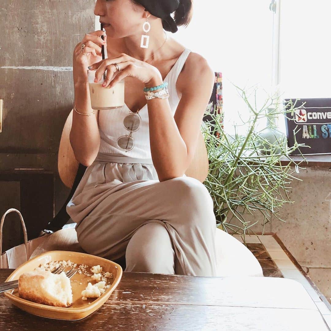 eiko kagamiさんのインスタグラム写真 - (eiko kagamiInstagram)「この週末は充実だった♡ 久しぶりに仕入れ業者にゆっくり行けたり、昨日は初めてのカフェでのんびりできたり。 今日はこれから朝一英会話！ がんばろ💪 . . . ＃cafe#cafetime #fashion#weekend #カフェ#カフェタイム #カフェ巡り  #ママコーデ #親子#夏休み #週末とか言いつつ #もはや曜日感覚がない #長いわ夏休み」8月26日 8時11分 - eikooo7