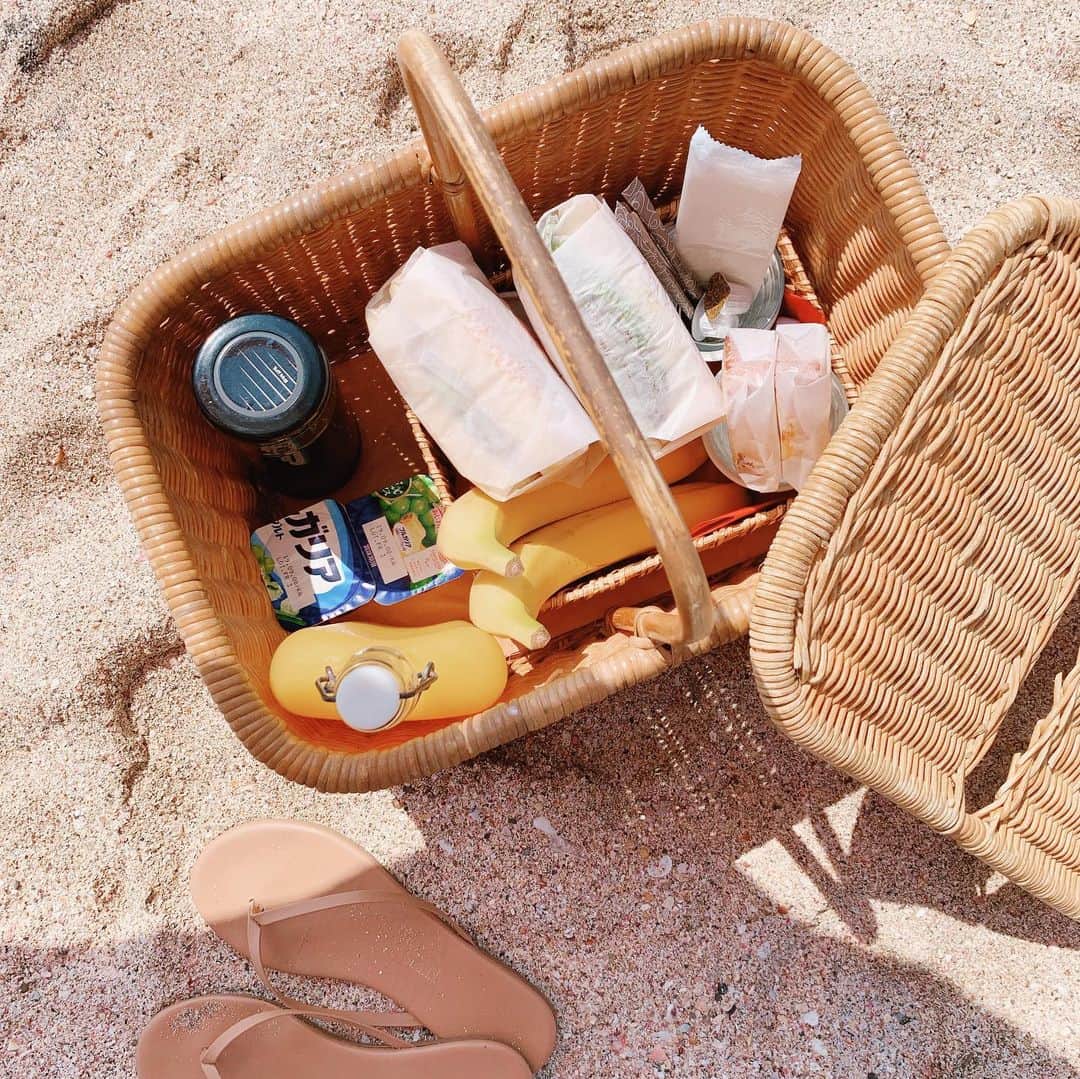 Sonoko Suzukiさんのインスタグラム写真 - (Sonoko SuzukiInstagram)「Weekend picnic on the beach. Enjoyed chilling out.  海外みたいな綺麗な海でピクニック！最高！  #Beachday #beach #Izu #picnic #picniconthebeach #👙」8月26日 8時19分 - _sonnie.co_