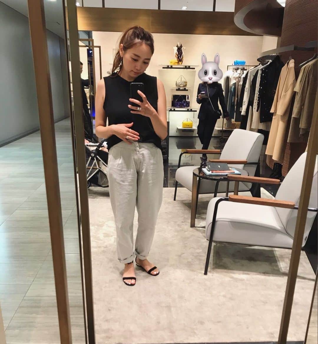 Keikooooooのインスタグラム：「先日の大阪コーデは、シンプルイズベスト🐰 最近ゲットした #zara デニムがお気に入り♡体重が少しずつ戻りつつありショッピングが楽しくなって来たぞ👦🏼💭 . 👖 #zara @zara 👡 #baldan @deuxiemeclasse」
