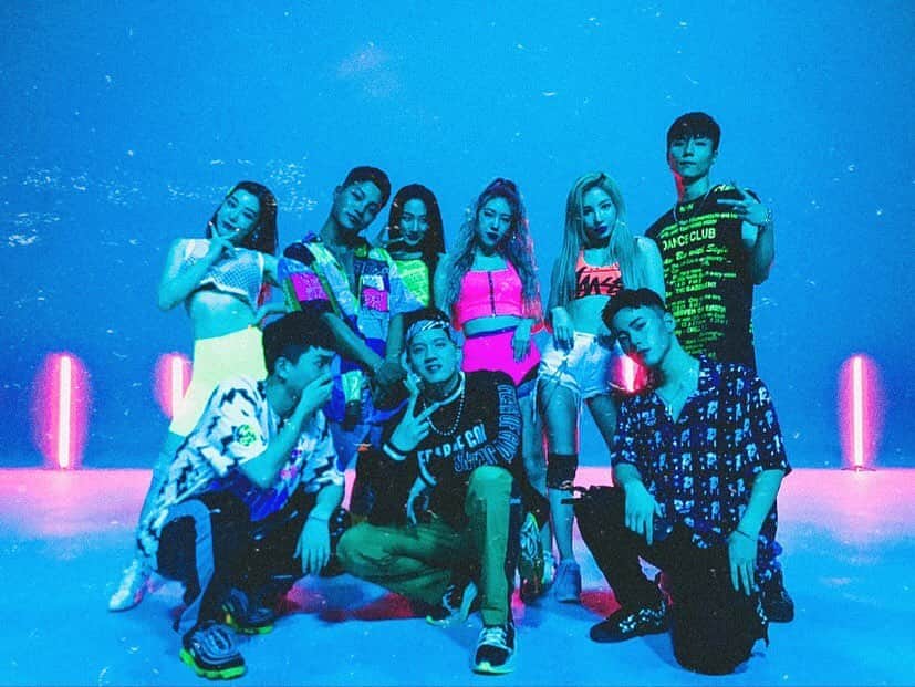 プニエル のインスタグラム：「D-1! Flip drops tomorrow 6pm (KST) on all streaming platforms!!! This is definitely one of my favorite songs that I’m releasing so please show it lots of love and support ! S/o to everyone that helped out!  내일 오후 6시 (KST) Flip 이 드디어 나옵니다! 제가 낸 노래 중에 제일 좋아하는 곡 중 한개니까 많은 사랑과 응원 부탁 드립니다! 도와 주신 분들 다 너무 고마워요! - Produced: @therealkairos - Feature: @realisshoman - Dancers: tagged in the picture/사진에 태그됐어요 - Stylist: @kxxdonghyun - Hair/makeup: @mizangwonbytaehyun - MV: @zanybros」