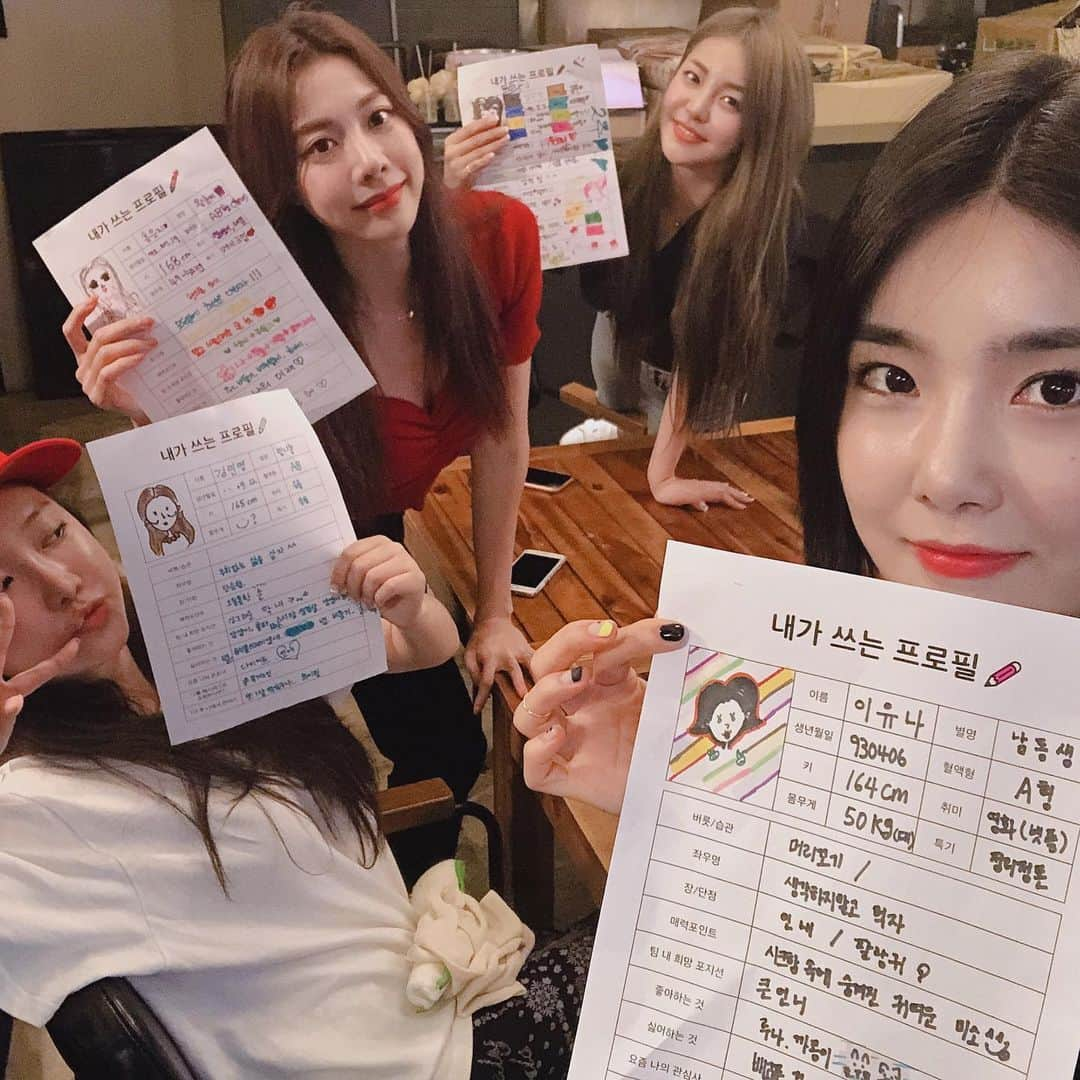 Brave Girlsさんのインスタグラム写真 - (Brave GirlsInstagram)「[#브레이브걸스] 🧐쁘걸의 다시 써보는 프로필📝 편 우리 쁘걸이들 서로 투닥거리다보니 너무나 순식간에 지나가버린 내가 쓰는 프로필 ❣ 오늘도 끝까지 함께 해준 피어레스 고마워요🥰🥰🥰 ⠀⠀⠀⠀⠀⠀⠀⠀⠀ #브레이브걸스 #BraveGirls #월요일엔_쁘걸❣️ #민영 #MINYOUNG #유정 #YUJEONG #은지 #EUNJI #유나 #YUNA」8月26日 18時50分 - bravegirls.official