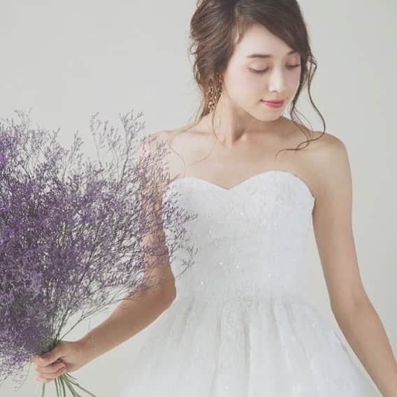 CLAIREのインスタグラム：「王道のAラインドレスは、愛され花嫁スタイルの鉄板です✨ ・ @clairebridalstudio」