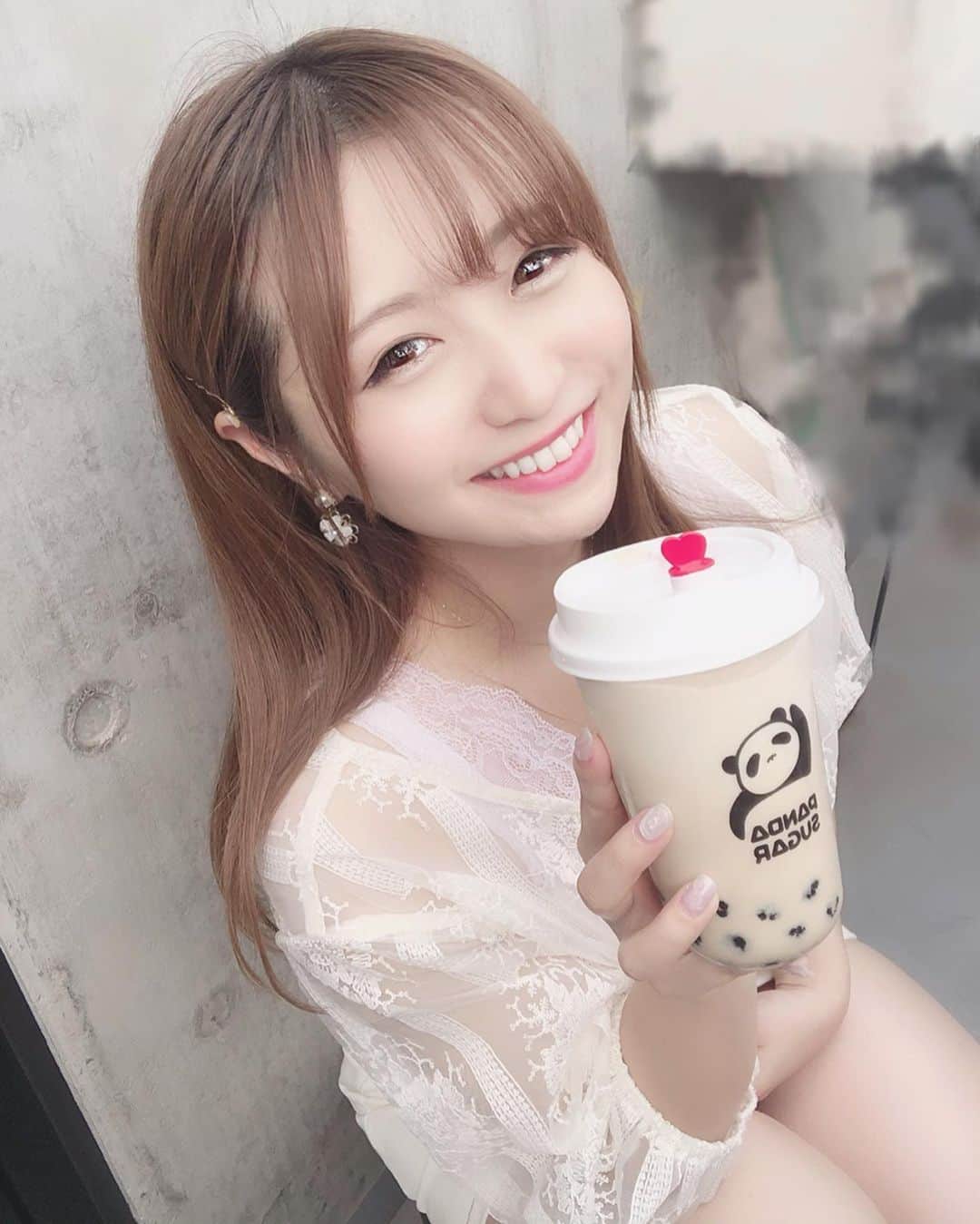 新矢皐月さんのインスタグラム写真 - (新矢皐月Instagram)「ぱんだのタピオカ . . -------------------------------------- 🍹パンダシュガー 代々木店 （ @pandasugar2019 ） 東京都渋谷区代々木1-33-3 ⏰10:00〜22:00 代々木駅改札出てすぐ💮 -------------------------------------- . . （ストローもらい忘れた） （どうやって飲んだかはご想像にお任せします） . . #大粒タピオカ #熊猫堂  #pandasugar #パンダシュガー  #代々木タピオカ #代々木カフェ #タピオカ巡り #japanesegirl #japan_of_insta #被写体 #足っきー #太もも」8月26日 18時44分 - araya_satsuki
