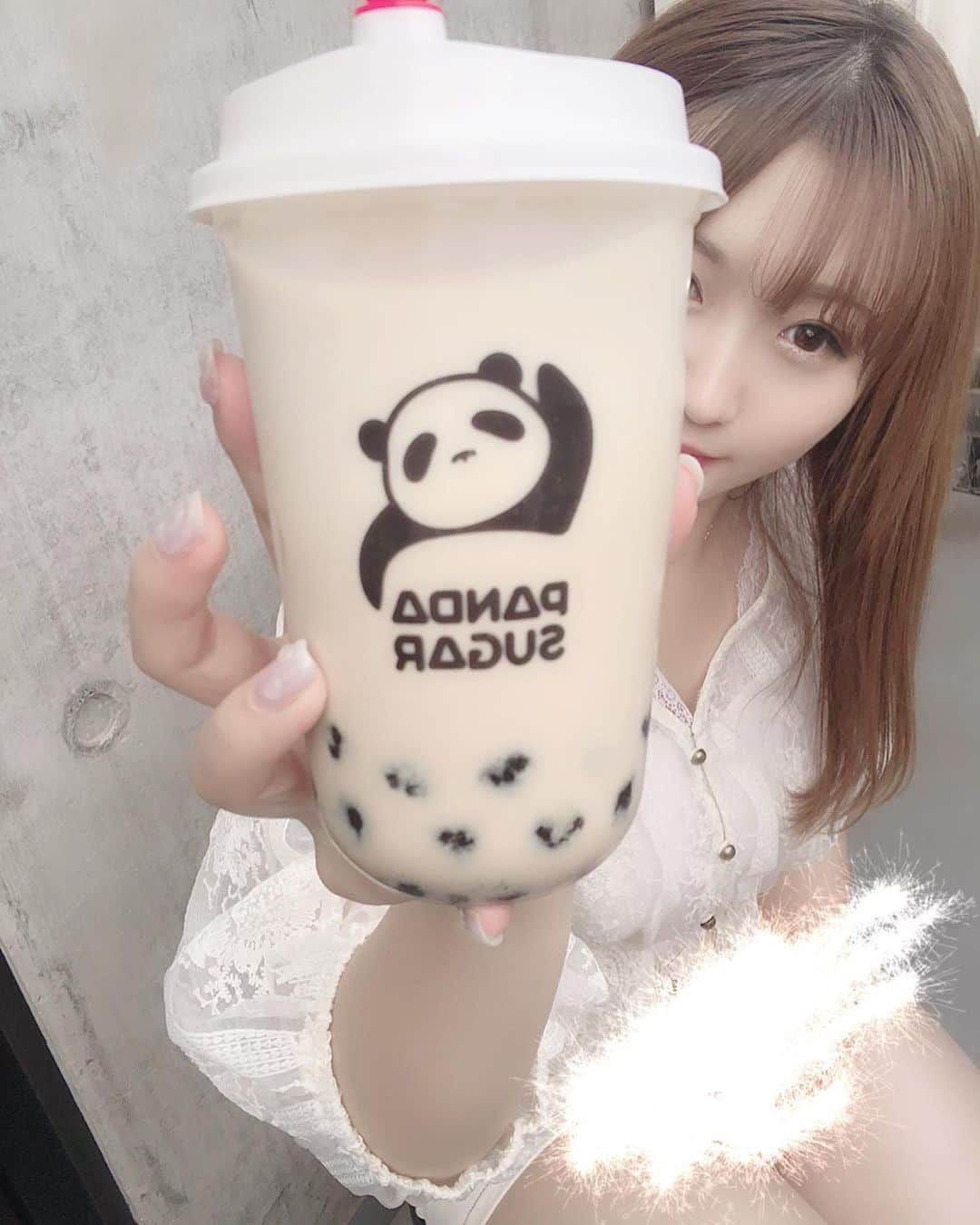 新矢皐月さんのインスタグラム写真 - (新矢皐月Instagram)「ぱんだのタピオカ . . -------------------------------------- 🍹パンダシュガー 代々木店 （ @pandasugar2019 ） 東京都渋谷区代々木1-33-3 ⏰10:00〜22:00 代々木駅改札出てすぐ💮 -------------------------------------- . . （ストローもらい忘れた） （どうやって飲んだかはご想像にお任せします） . . #大粒タピオカ #熊猫堂  #pandasugar #パンダシュガー  #代々木タピオカ #代々木カフェ #タピオカ巡り #japanesegirl #japan_of_insta #被写体 #足っきー #太もも」8月26日 18時44分 - araya_satsuki