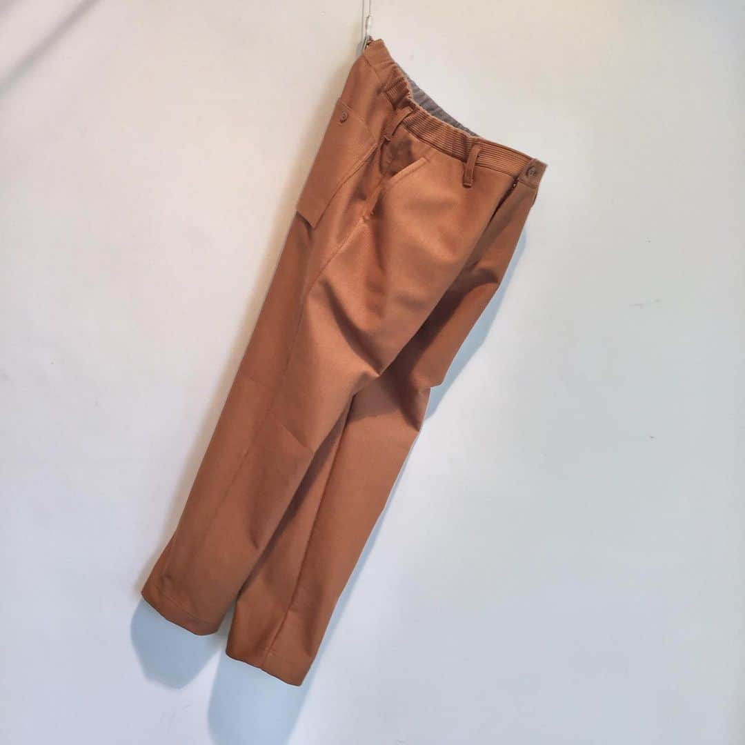 Jackmanさんのインスタグラム写真 - (JackmanInstagram)「F/W 2019「NEW ARRIVAL」﻿﻿﻿﻿﻿﻿ ﻿﻿ "SOLID RIPPLE TROUSERS"﻿﻿﻿﻿﻿﻿ Look and feel like pique trousers. ﻿﻿ Black, Brown / ￥17,000＋Tax﻿﻿ Available online now. ﻿﻿ #jackman_official #factorybrand #madeinjapan #madeinfukui #japanesefabric #loopwheel #jm4960 #solidfabric #pique」8月26日 18時45分 - jackman_official