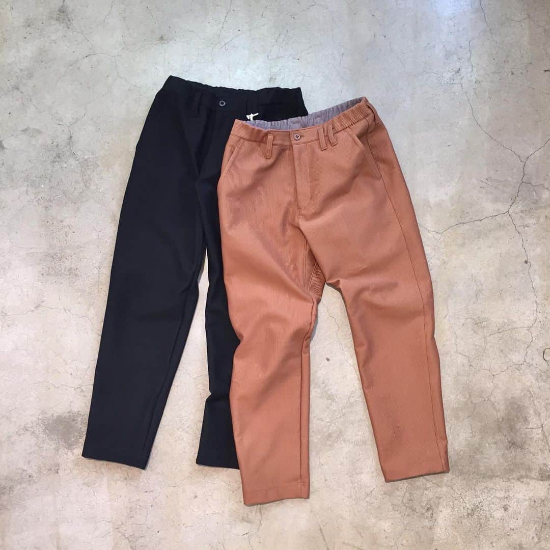 Jackmanさんのインスタグラム写真 - (JackmanInstagram)「F/W 2019「NEW ARRIVAL」﻿﻿﻿﻿﻿﻿ ﻿﻿ "SOLID RIPPLE TROUSERS"﻿﻿﻿﻿﻿﻿ Look and feel like pique trousers. ﻿﻿ Black, Brown / ￥17,000＋Tax﻿﻿ Available online now. ﻿﻿ #jackman_official #factorybrand #madeinjapan #madeinfukui #japanesefabric #loopwheel #jm4960 #solidfabric #pique」8月26日 18時45分 - jackman_official