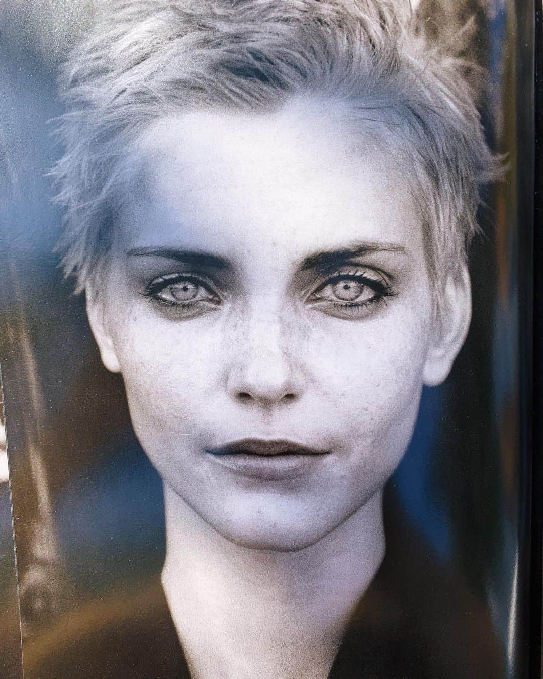 Amelia Zadroのインスタグラム：「I love tuning into how life can be a constant oracle. I saw this #peterlindbergh book under the stairs in the hotel I’m staying at and felt drawn to pick it up This page caught my eye As I paused for a moment here tears began to well  It surprised me I see her eyes saying ‘I’ve been through it all and I’m still showing up’  I feel withered in a way and I also feel new excitement and strength at the moment in regards to my modelling career I’m feeling new understanding and gratitude for all of the opportunities and lessons that it has presented to me My modelling journey has forced me to refine how I perceive beauty and success, to realise the cultural norms around me, the impact that they had on me growing up and lit a fire of rebellious strength to create a new definition of beauty and success that feels true and empowering for me as the woman I have grown into It has taught me how I love my body and take care of it and so it can perform at its best It’s taken me to live in cities all over the world, to find family and community all over the world, to achieve financial security as a young woman and I am remembering the incredible privilege in all of this in a new way at the moment. So as I mentioned, I feel somewhat withered and I also feel new excitement and strength in regards to my modelling career, It feels like a beautiful place to be sitting Excited anticipation for what is to come, With a new groundedness in my body. What does this woman’s eyes say to you today? Check back and see if she says something different to you tomorrow 💫」