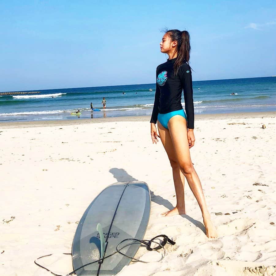 遊海 Yuumiさんのインスタグラム写真 - (遊海 YuumiInstagram)「Ocean girl is on a mission to surf and to be the wave 🤪  #surf #fingershape #choicefin @choicefin @fingershape  @visitmie #wave #surfing #surfergirl #oceangirl #onamission #surfer #peace #love #happy #ocean #海 #ミッション #サーフィン #mie #mieprefecture #三重県 #こうのはま」8月26日 18時58分 - yuumi_kato