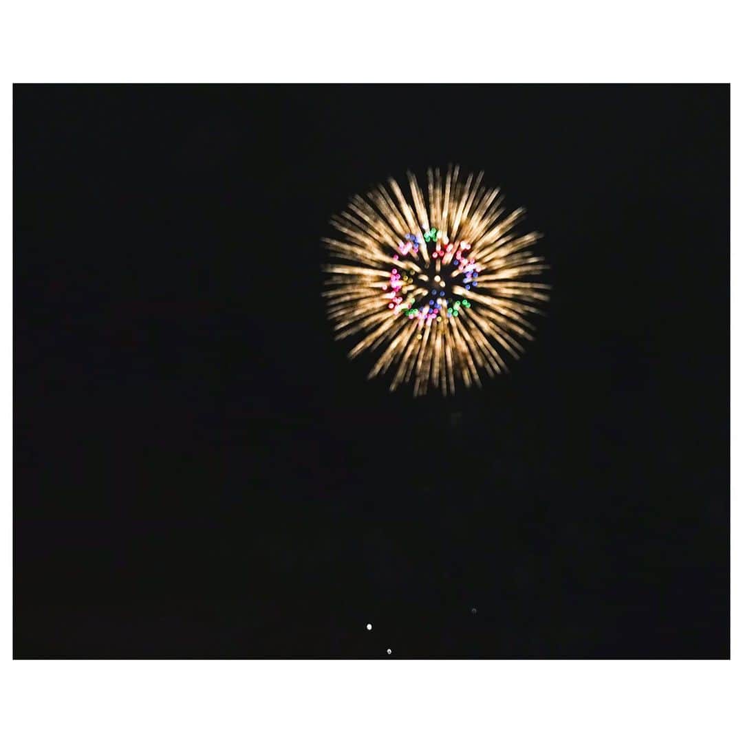 大塚愛さんのインスタグラム写真 - (大塚愛Instagram)「Fantastic！！ それはまるで 魔法のように 宝石のように 恋のように  AIO　#japan #osaka #泉州光と音の夢花火  #りんくう #fireworks #summer  #memories」8月26日 19時07分 - aiotsuka_official