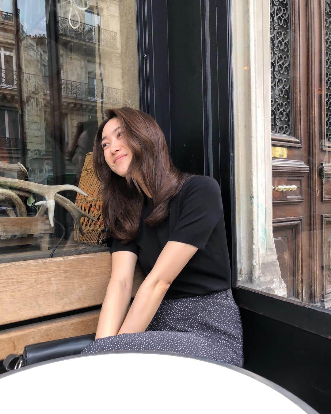 中山由香のインスタグラム：「・ ・ 👧🤳 ・ ・ #paris#france #coffeetime #memories#思い出 #ちゃんゆか#夏休み #照#近いから笑 #色んなお話ししたね 🗝」