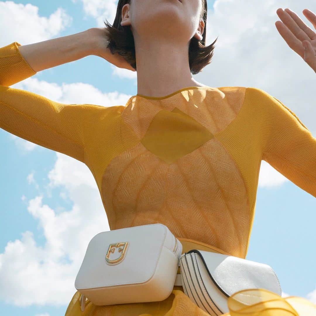 フルラさんのインスタグラム写真 - (フルラInstagram)「Putting our own spin on casual-chic.  Discover Furla Belvedere belt bag.  Magazine: @voguerussia  Editor/stylist: @laura_alvarez_lopez  Photographer: @alinaasmus  Model: Manon @imgtalent  #thefurlasociety #furlafeeling #newcollection #furla #accessories #fashion」8月26日 19時10分 - furla