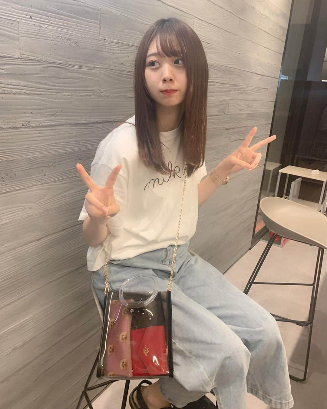 松田美里さんのインスタグラム写真 - (松田美里Instagram)「一生Tシャツとデニムでおりたい🥺楽み このパンツスリット可愛いし🥺楽み @fluffysugar.ig  今日11月から始まるツアーの打合せしたよ うふふよ」8月26日 19時10分 - miri_matsuda