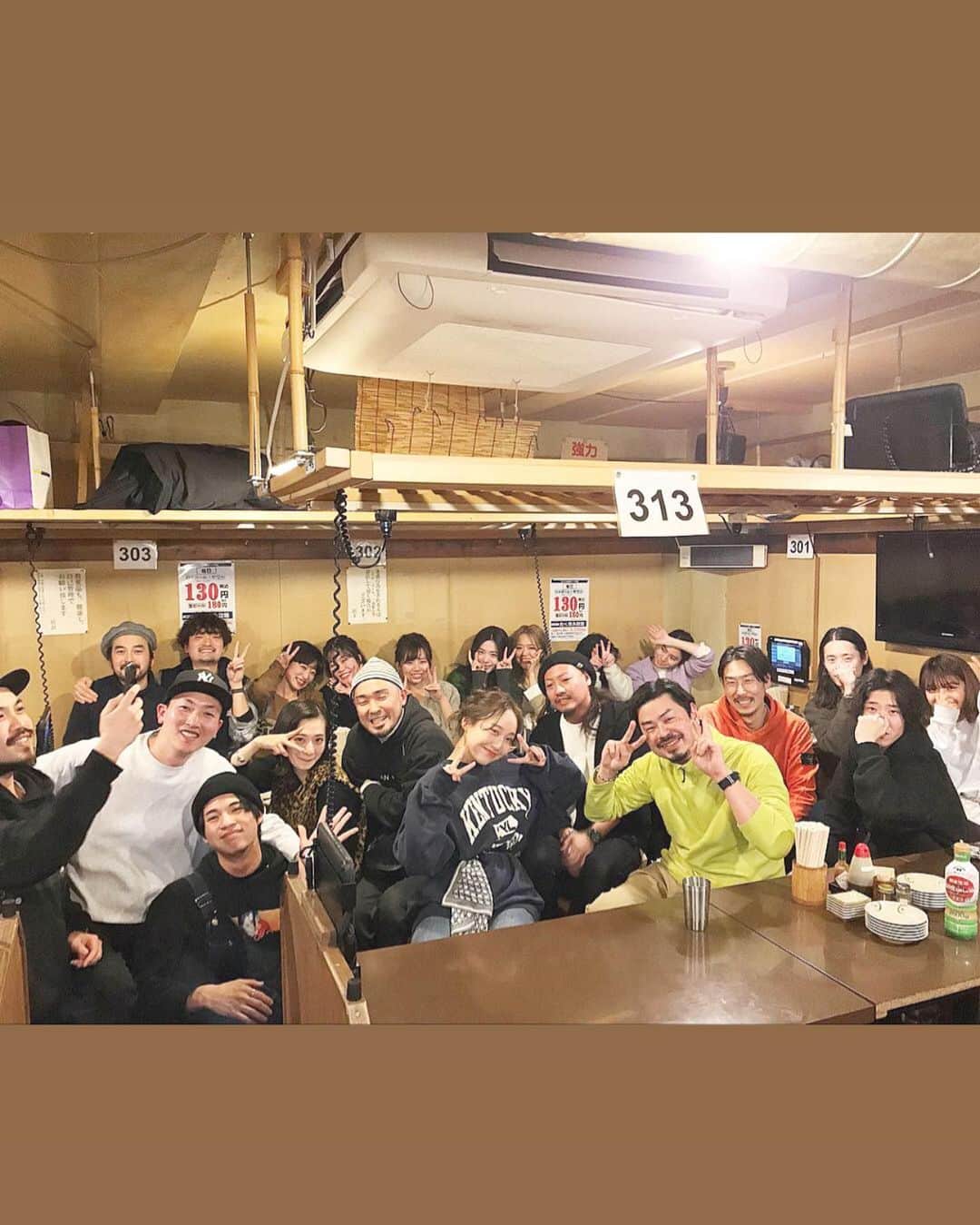tappy1119さんのインスタグラム写真 - (tappy1119Instagram)「大阪に異動する前夜、﻿ @baseyard  #ベースヤードの人達 が 送別会をしてくれました。﻿ ﻿ お休みの方や、異動してしまった方﻿ 仕事後駆けつけてくれた方、﻿ 皆様ありがとうございます。﻿ ﻿ ﻿ @_ciaopanic_  @mystic_pr  @whoswhogallery__  @backyard_manga  大きなチームで働けたことで﻿ 得たものがたくさんです😌﻿ ﻿ ﻿ 新店舗Kastane原宿店のことをもっと﻿ 知ってもらうには﻿ ベースヤードトーキョーのことも﻿ 知ってもらうこと！﻿ ﻿ Kastaneのことだけでなく﻿ イベント、POPUPのこと。﻿ ベースヤードの人のこと。﻿ ベースヤードトーキョーをもっと知ってもらいたいと﻿ 思い発信してきました。﻿ ﻿ ファッションだけでなく﻿ 、漫画、雑貨、食べ物。﻿ イベントスペースでは新しい何かの﻿ POPUP、イベントをしています。﻿ ﻿ スタッフ自身も楽しんで働いているから﻿ 偽りなく発信したくなる﻿ そんな素敵な施設なんです。＊﻿ ﻿ ﻿ これからも﻿ もっともっとみなさんに知ってもらい﻿ ベースヤードきっかけで﻿ ライススタイルを更に楽しんでもらいたいと思います！﻿ 🌼🌼﻿ ﻿ ﻿ BIG  LOVE！！﻿」8月26日 19時12分 - tappy1119