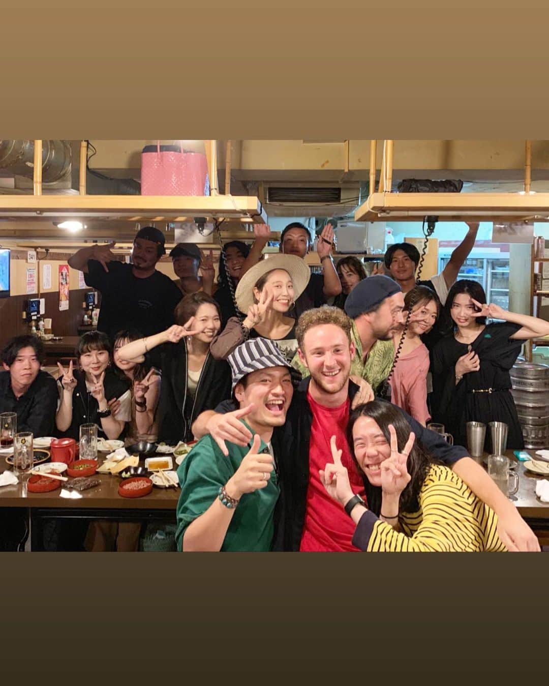 tappy1119さんのインスタグラム写真 - (tappy1119Instagram)「大阪に異動する前夜、﻿ @baseyard  #ベースヤードの人達 が 送別会をしてくれました。﻿ ﻿ お休みの方や、異動してしまった方﻿ 仕事後駆けつけてくれた方、﻿ 皆様ありがとうございます。﻿ ﻿ ﻿ @_ciaopanic_  @mystic_pr  @whoswhogallery__  @backyard_manga  大きなチームで働けたことで﻿ 得たものがたくさんです😌﻿ ﻿ ﻿ 新店舗Kastane原宿店のことをもっと﻿ 知ってもらうには﻿ ベースヤードトーキョーのことも﻿ 知ってもらうこと！﻿ ﻿ Kastaneのことだけでなく﻿ イベント、POPUPのこと。﻿ ベースヤードの人のこと。﻿ ベースヤードトーキョーをもっと知ってもらいたいと﻿ 思い発信してきました。﻿ ﻿ ファッションだけでなく﻿ 、漫画、雑貨、食べ物。﻿ イベントスペースでは新しい何かの﻿ POPUP、イベントをしています。﻿ ﻿ スタッフ自身も楽しんで働いているから﻿ 偽りなく発信したくなる﻿ そんな素敵な施設なんです。＊﻿ ﻿ ﻿ これからも﻿ もっともっとみなさんに知ってもらい﻿ ベースヤードきっかけで﻿ ライススタイルを更に楽しんでもらいたいと思います！﻿ 🌼🌼﻿ ﻿ ﻿ BIG  LOVE！！﻿」8月26日 19時12分 - tappy1119