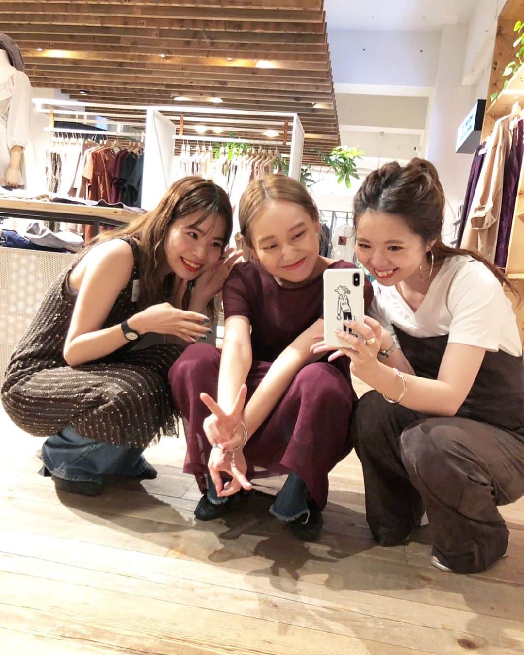 tappy1119さんのインスタグラム写真 - (tappy1119Instagram)「大阪に異動する前夜、﻿ @baseyard  #ベースヤードの人達 が 送別会をしてくれました。﻿ ﻿ お休みの方や、異動してしまった方﻿ 仕事後駆けつけてくれた方、﻿ 皆様ありがとうございます。﻿ ﻿ ﻿ @_ciaopanic_  @mystic_pr  @whoswhogallery__  @backyard_manga  大きなチームで働けたことで﻿ 得たものがたくさんです😌﻿ ﻿ ﻿ 新店舗Kastane原宿店のことをもっと﻿ 知ってもらうには﻿ ベースヤードトーキョーのことも﻿ 知ってもらうこと！﻿ ﻿ Kastaneのことだけでなく﻿ イベント、POPUPのこと。﻿ ベースヤードの人のこと。﻿ ベースヤードトーキョーをもっと知ってもらいたいと﻿ 思い発信してきました。﻿ ﻿ ファッションだけでなく﻿ 、漫画、雑貨、食べ物。﻿ イベントスペースでは新しい何かの﻿ POPUP、イベントをしています。﻿ ﻿ スタッフ自身も楽しんで働いているから﻿ 偽りなく発信したくなる﻿ そんな素敵な施設なんです。＊﻿ ﻿ ﻿ これからも﻿ もっともっとみなさんに知ってもらい﻿ ベースヤードきっかけで﻿ ライススタイルを更に楽しんでもらいたいと思います！﻿ 🌼🌼﻿ ﻿ ﻿ BIG  LOVE！！﻿」8月26日 19時12分 - tappy1119