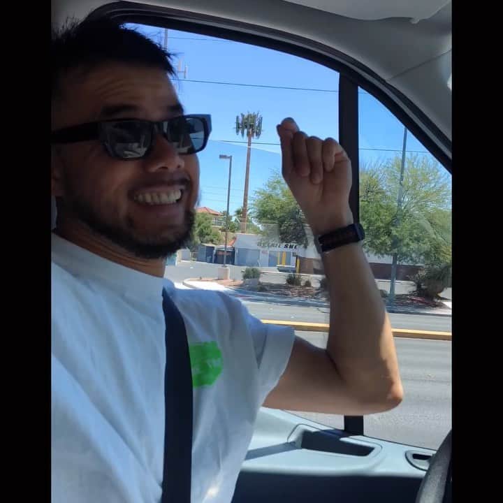 SONNYのインスタグラム：「15人乗りVANで ひたすら生徒達の送り迎え🚌 空港、スタジオ、近所のスーパー、モール、時には夜中の救急病院。約8日間大家族のbig daddy状態w @culturejam.tokyo  #culturejamtokyo #ダンスキャンプ #DanceCamp #ダンス留学 #ラスベガス生活」