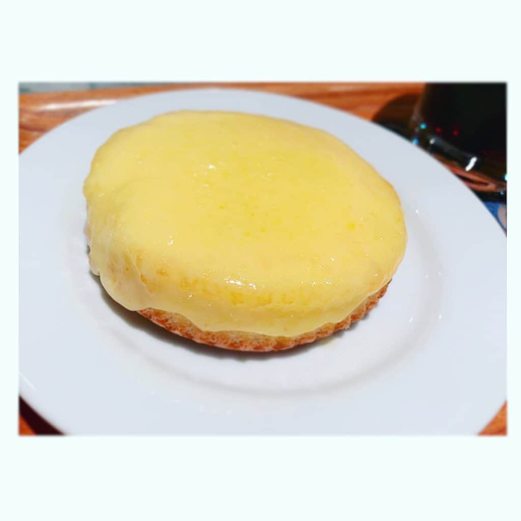 七瀬遥さんのインスタグラム写真 - (七瀬遥Instagram)「観音屋のチーズケーキ🧀💕 #観音屋チーズケーキ#観音屋#チーズケーキ#スイーツ#美味しい#グルメ#あつあつ#delicious#good#love#smile#happy#kobe#tokyo#japan」8月26日 19時18分 - haruka_mh