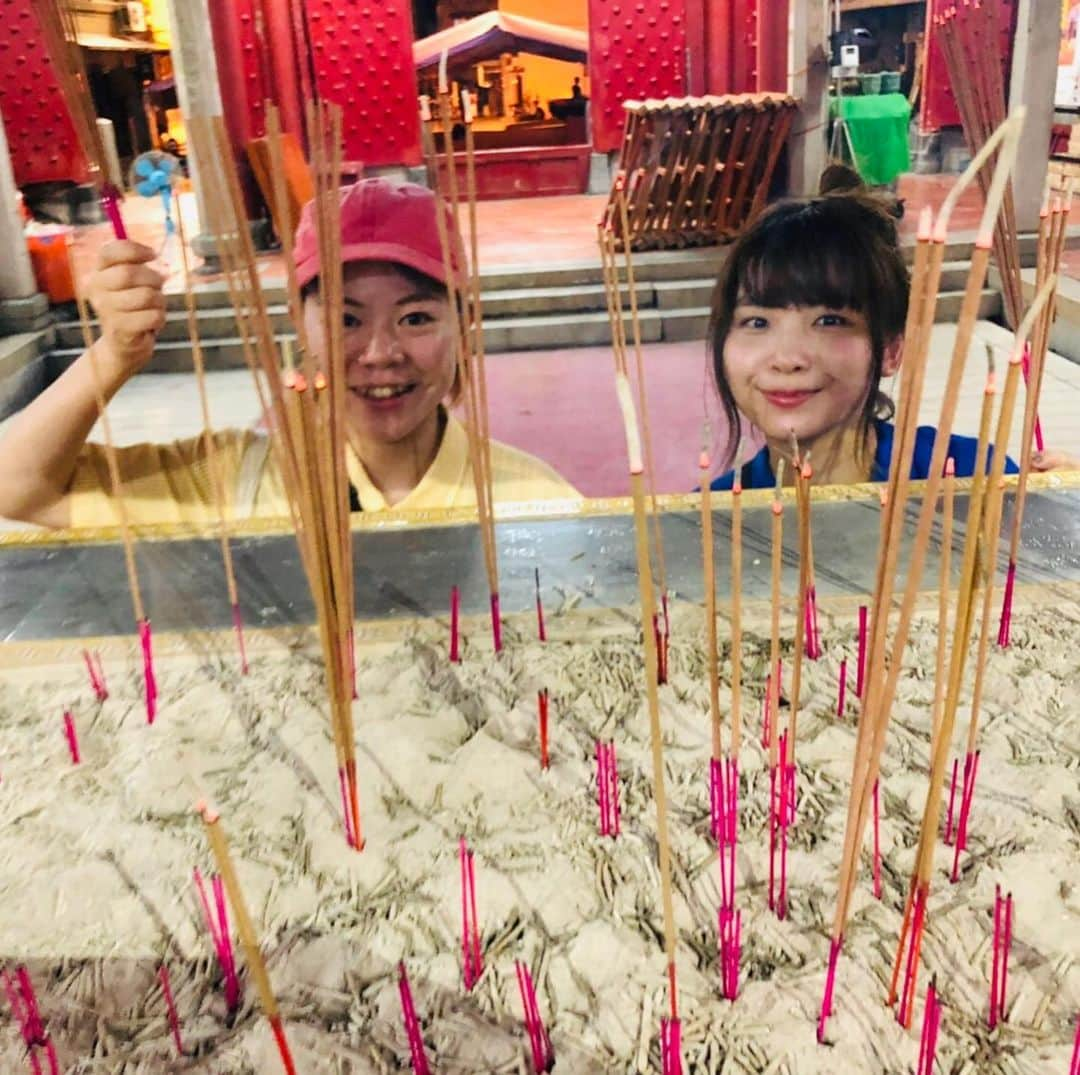 蒼山幸子さんのインスタグラム写真 - (蒼山幸子Instagram)「今月だけはたくさん旅をするぞ、 と決めていたので 8月の最後に DJみそちゃんを筆頭にした 食いしん坊女子4人で 台湾へ食べまくりの 旅にいってきました。 今回は台南と台北へ。 台湾の力のあるご飯、 ほんとうに素晴らしい〜。 全体的にさくっと 食べれる量と、 味付けなのもとってもいい。 何から何まで美味しすぎて ため息をついてうっとりしながら、 朝から晩までずっと 食べて歩いていました。 ちゃんと疲れてパッタリ眠れると 朝も早く起きれて 朝ごはんに行く時の 蒸し暑い空気でさえ、 体を元気にしてくれるようで 楽しかった。 アルバムが食べ物の写真だらけ。」8月26日 19時20分 - sachiko_aoyama