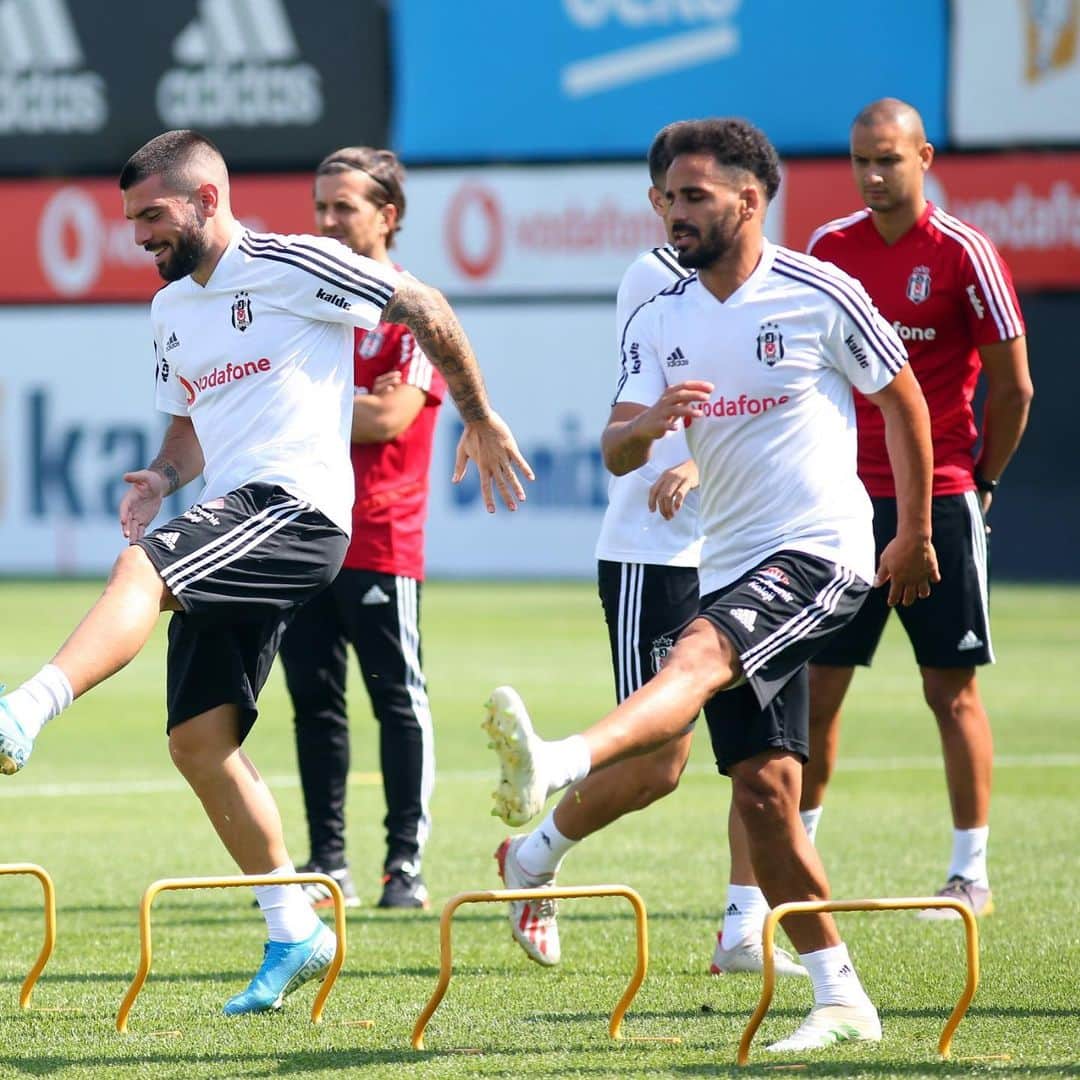 ドグラス・サントスさんのインスタグラム写真 - (ドグラス・サントスInstagram)「training Day ⚽️ 📸@rahmanbjk」8月26日 19時21分 - douglaspds