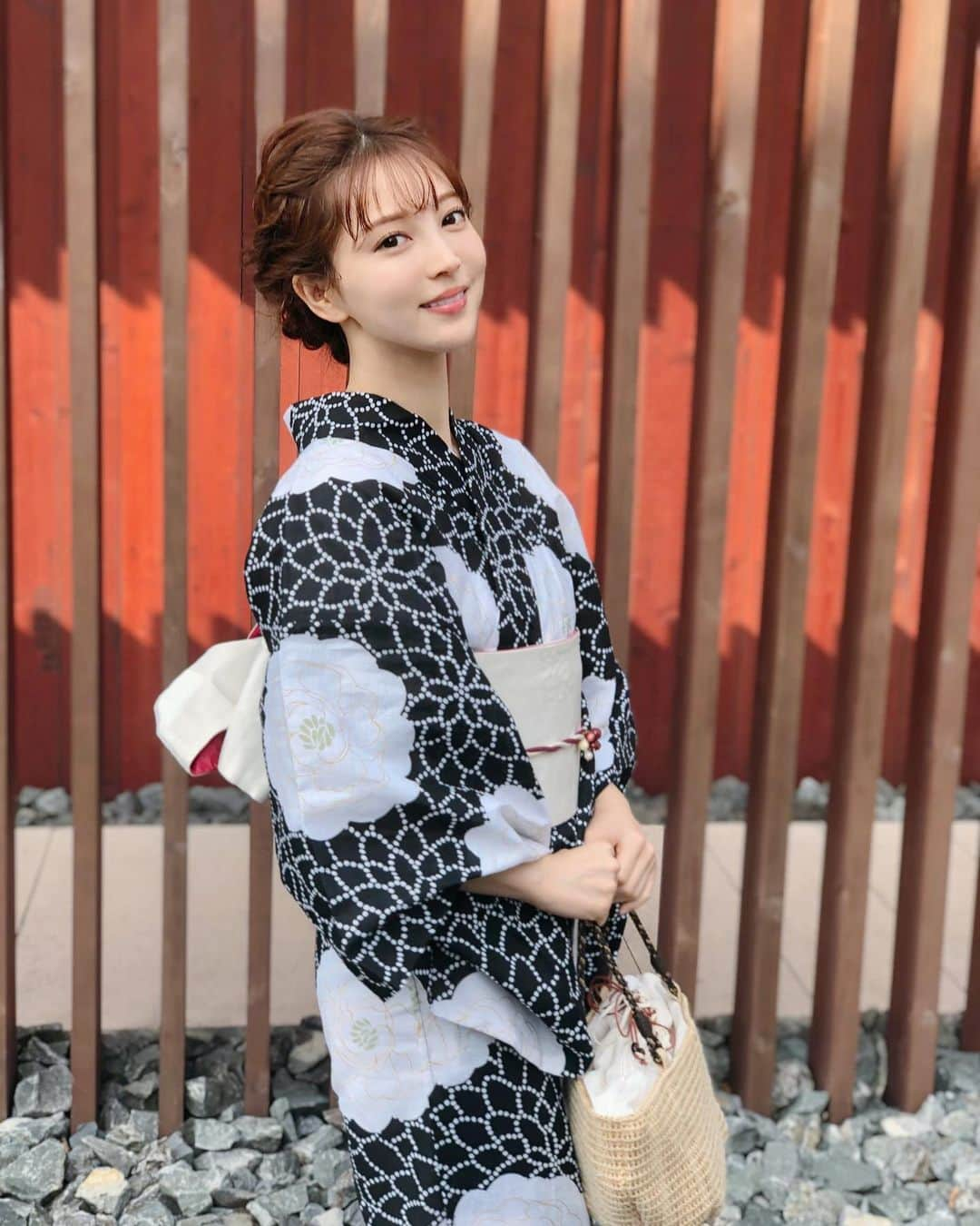 麻亜里さんのインスタグラム写真 - (麻亜里Instagram)「昨日は麻布十番祭りに行ってきました🥰 今年は黒い浴衣で大人っぽく😝  ヘアアレンジはもちろん！ @urealm_ta23yuki  U-REALM表参道店の谷みゆきちゃん😘 オシャレで可愛い髪型にしていただきました😭🙏 いい夏の思い出ができた⭐️ . #麻布十番祭り #浴衣 #お祭り #浴衣ヘアアレンジ  #浴衣ヘア #浴衣女子 #urealm #麻亜里ヘア」8月26日 19時33分 - maari.0108