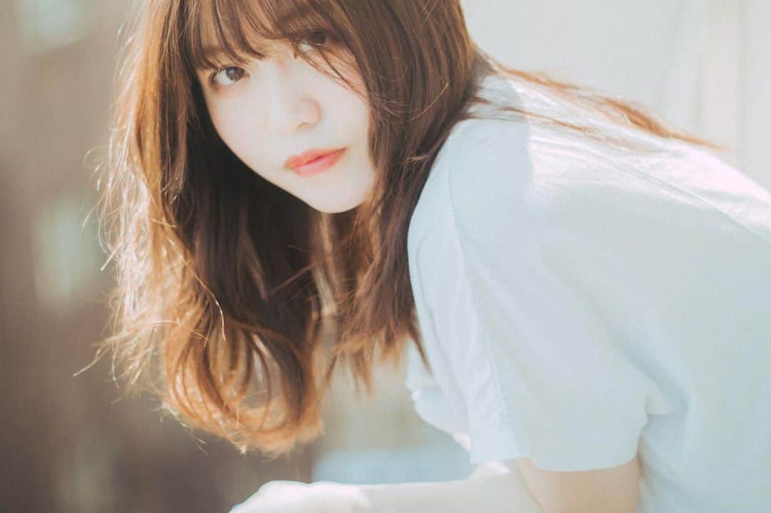 弘松菜摘のインスタグラム：「. . 夏は暑すぎて大変なのに 夏が終わりそうになると寂しくなる . . photo : @kie0087 . . . #その瞬間に物語を  #儚くて何処か愛おしい様な  #jp_mood  #フォロワー募集 #ファインダー越しの私の世界  #팔로우 #関西写真部share #写真好きな人と繋がりたい #キリトリセカイ #coregraphy #東京カメラ部 #pics_jp #igersjp #ig_japan #photo_jpn #RECO_ig #team_jp_ #as_archive #ポートレート部 #closeup_archive #screen_archive #indy_photolife #HUEART_life #lovers_nippon_portrait  #good_portraits_world  #indies_gram  #カメラ好きな人と繋がりたい #tokyocameraclub #impression_shots #Ray_moment」