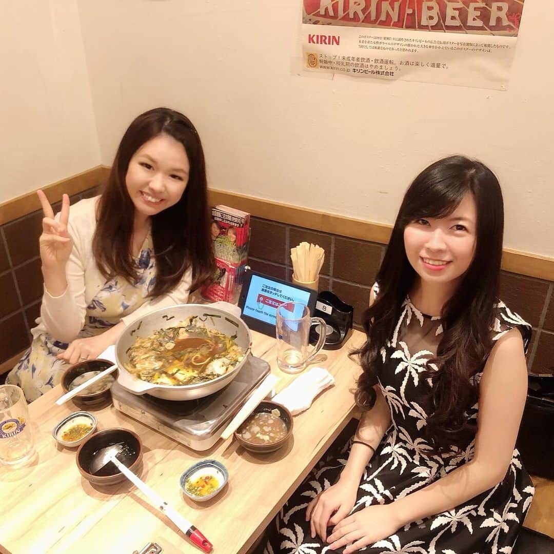 若狭知恵さんのインスタグラム写真 - (若狭知恵Instagram)「﻿ ﻿ 久々に投稿します😅✨﻿ ﻿ ﻿ 日本フルートコンベンションin福岡に行ってきました❣️﻿ ﻿ 前回のコンクール優勝者の受賞者コンサートに出演してました(*´ω`*)﻿ ﻿ お客さんそんないないと思ってたら、まさかの満席(立ち見の方もいらっしゃった…🤣)で、ど緊張しましたが、相方と演奏できて本当に幸せだった☺️🧡🧡🧡🧡﻿ ﻿ 奈緒とのデュオが心地よすぎて、、❣️❣️﻿ これからも奈緒とずっと演奏してたい！！🤣﻿ ﻿ ﻿ 福岡ではめちゃくちゃ久々にあおいちゃんに会ってご飯食べたり〜☺️💖﻿ あおいちゃん、ほんとありがとう🥺💖💖﻿ もつ鍋美味しかった💖💖﻿ ﻿ #日本フルートコンヴェンション #日本フルート協会 #フルート #アンサンブル #若狭知恵 #北畠奈緒 #フルートデュオ #福岡 #アクロス福岡 #博多 #もつ鍋 #もつ鍋楽天地 #おいしすぎた #ちえなお」8月26日 19時31分 - chie_flute925