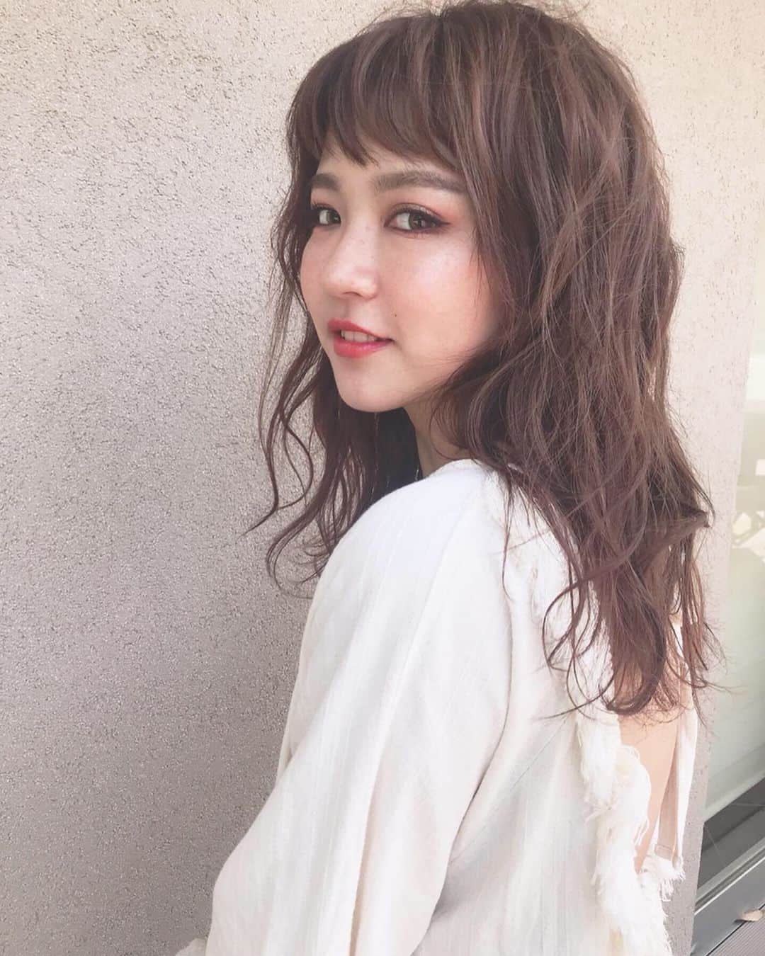 Shioneさんのインスタグラム写真 - (ShioneInstagram)「Libeckaのお洋服で一番最初に作ったフリンジチュニック🌼❤︎ やはり思い入れが一番強くて(他のお洋服ももちろん大好き) ㅤㅤㅤㅤㅤㅤㅤㅤㅤㅤㅤㅤㅤ 有り難いことに再販希望を多くいただいていて、お願いしまくって本日再販できました🥺❤️ ㅤㅤㅤㅤㅤㅤㅤㅤㅤㅤㅤㅤㅤ そして早速ブラックが完売しています😭。 もう自分の好きを共有できて分かってもらえるってすごくすごく幸せなことだよね😢💗 ㅤㅤㅤㅤㅤㅤㅤㅤㅤㅤㅤㅤㅤ 購入してくださった方、ショップを見てくださった方本当にありがとうございます😭🧡🧡 ㅤㅤㅤㅤㅤㅤㅤㅤㅤㅤㅤㅤㅤ 秋物作るのも楽しみだーーー！！！🍁 ㅤㅤㅤㅤㅤㅤㅤㅤㅤㅤㅤㅤㅤ #instagram #japan  #メイク  #YouTube  #cosmetics #love #me #makeup  #fashion #メイク #コスメ  #hair #newhair #makeup #海外コスメ #libeckabyshii #Libecka #オリジナルブランド #フリンジチュニック」8月26日 19時37分 - shione__1101