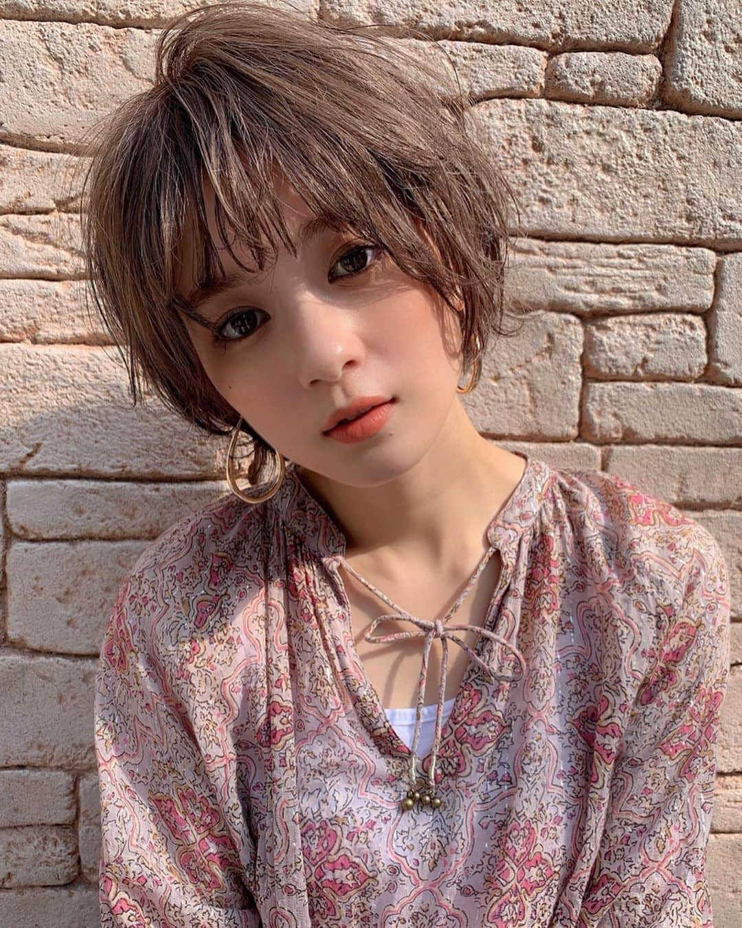 山田愛梨さんのインスタグラム写真 - (山田愛梨Instagram)「ふわふわ可愛いゆきちゃんヘア♥︎ . . #hair #sand #fashion #naturalmake #ショートボブ #ショートヘア #ハイトーンショート #해아 #패션 #메이크 #커트머리」8月26日 19時40分 - airi_yamada