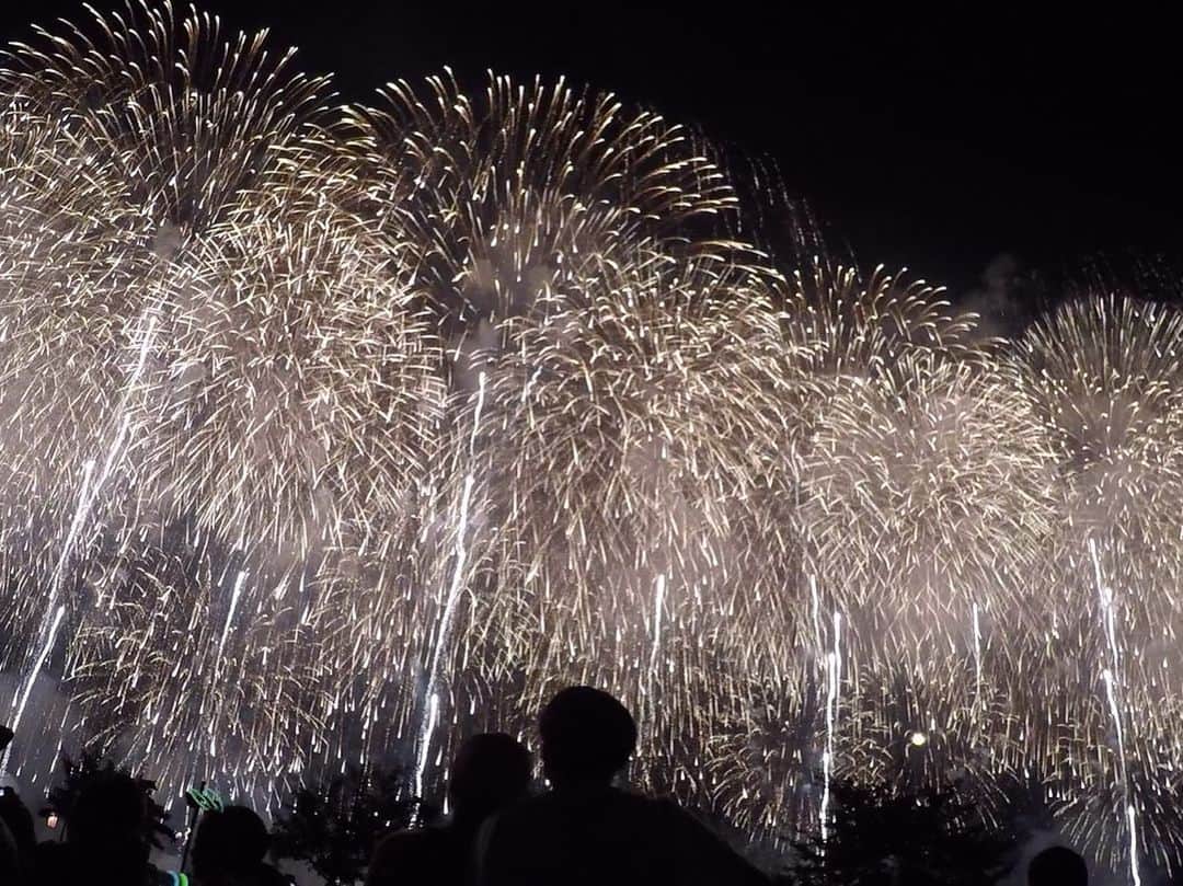 DJGEKIKARAさんのインスタグラム写真 - (DJGEKIKARAInstagram)「長岡の花火大会❤️何年ぶりかに行きました✨誘ってくれたさおりんありがとう😊 花火前に長岡でトイストーリー観に行ってそこからの花火🧨 本当よく笑ったし色々話せて良かった😙また来年もね❤️ #長岡花火 #大阪からわざわざありがとう #フッ軽 #笑いすぎて #話止まらなかった #爆笑の旅」8月26日 19時41分 - dj_gekikara