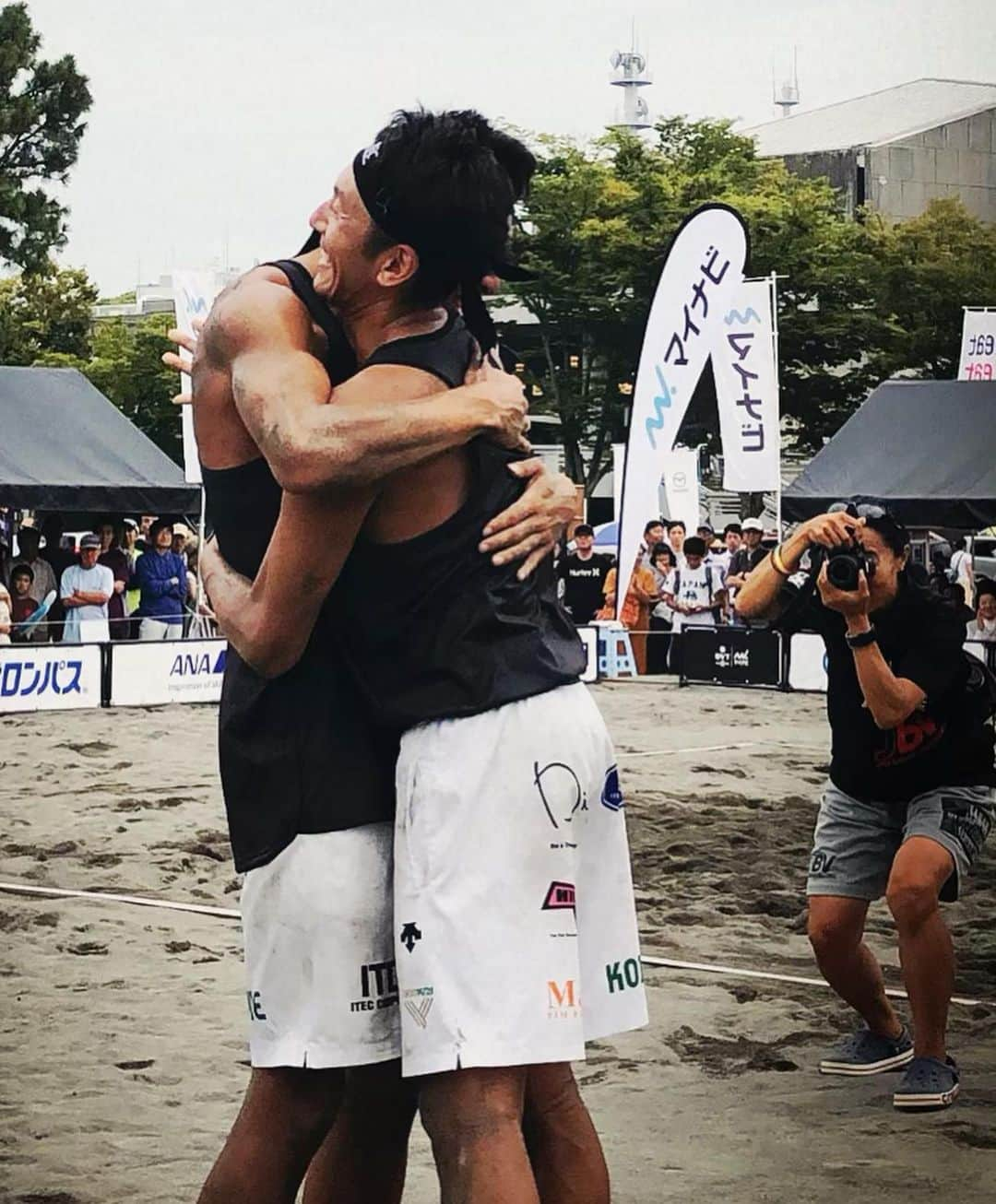 西村晃一さんのインスタグラム写真 - (西村晃一Instagram)「マイナビJAPAN BEACH VOLLEYBALL TOUR 第5戦 松山大会  優勝しました🏆  ここまで来るのに、たくさん負けて辛すぎる日々でしたが、勝てば全て報われる！ ぼくがパートナーの柴田大助とスタートした今期、 「9割辛くて1割最高にいいけどそれに耐えられるか？」と... そこから毎日毎日怒られ、良くここまで気持ちが折れずに頑張ったと思います。 ぼくもほんとに辛かったけど、パートナー、スタッフを信じて戦ってきました！ 本当の勝負はこれからです！  今はもう既に空の上で、ワールドツアーの為に、フランスに発っています✈️ 頑張ってきます👍  #japantour #japanbeachvolleyballtour  #松山 #愛媛松山 #優勝 #Champion #france #Itec #MJG #tamachanshop  #hillvalley @hillvalley_official」8月26日 11時12分 - koichi.nishimura