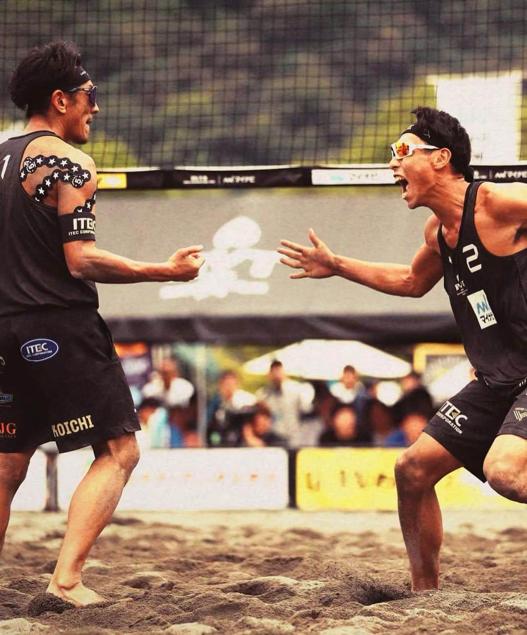 西村晃一さんのインスタグラム写真 - (西村晃一Instagram)「マイナビJAPAN BEACH VOLLEYBALL TOUR 第5戦 松山大会  優勝しました🏆  ここまで来るのに、たくさん負けて辛すぎる日々でしたが、勝てば全て報われる！ ぼくがパートナーの柴田大助とスタートした今期、 「9割辛くて1割最高にいいけどそれに耐えられるか？」と... そこから毎日毎日怒られ、良くここまで気持ちが折れずに頑張ったと思います。 ぼくもほんとに辛かったけど、パートナー、スタッフを信じて戦ってきました！ 本当の勝負はこれからです！  今はもう既に空の上で、ワールドツアーの為に、フランスに発っています✈️ 頑張ってきます👍  #japantour #japanbeachvolleyballtour  #松山 #愛媛松山 #優勝 #Champion #france #Itec #MJG #tamachanshop  #hillvalley @hillvalley_official」8月26日 11時12分 - koichi.nishimura