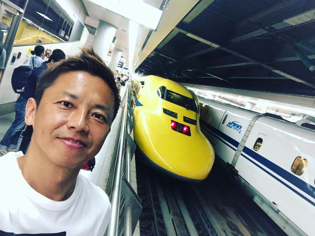 のインスタグラム：「本日のツアーはきっと神がかると思われます！何故なら#ドクターイエロー 見ちゃったからね！#ウカスカジー #桜井和寿 #gakumc  #MIFA」