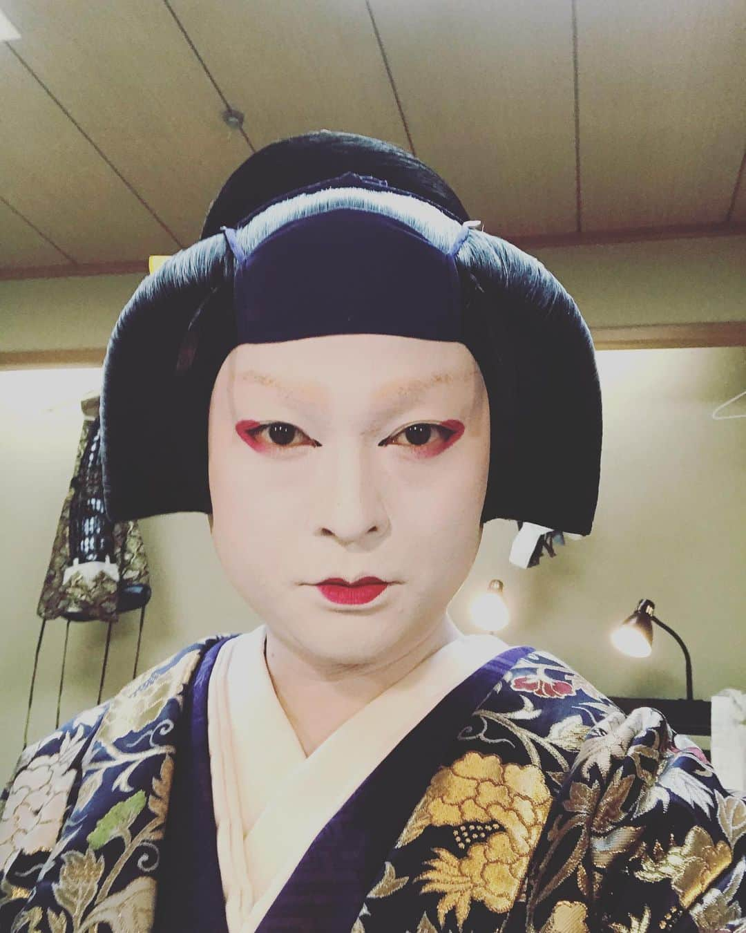 片岡千壽さんのインスタグラム写真 - (片岡千壽Instagram)「昨日、上方歌舞伎会無事終える事が出来ました。関係各位全ての皆様に感謝申し上げます。 この度も心を勉強させて頂きました。晴の会から上方歌舞伎会までなかなかハードではありましたが皆様に支えて頂きました。これからも役の心を大切にお客様の心に届くお芝居が出来るよう精進して参りたいと思います。又私事で恐縮ですが、本日誕生日を迎えました。色んな方々からお祝いのメッセージも沢山頂き幸せです✨✨ これからも片岡千壽何卒宜しくお願い致します❗️9月はお休みなので身体と心の保養に専念しまーす✨✨ #上方歌舞伎会 #熊谷陣屋 #相模 #熱い夏 #折れそうになる心 #皆様に支えて頂き #無事終わりました #からのお誕生日 #38歳 #頑張りまーす #片岡千壽」8月26日 11時26分 - senju.kataoka