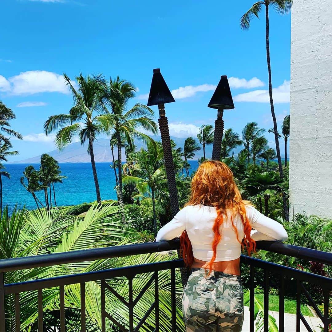 セス・ロリンズのインスタグラム：「What a view...for the rest of my life.  _____ ✌🏼Maui. Forever in our hearts.」