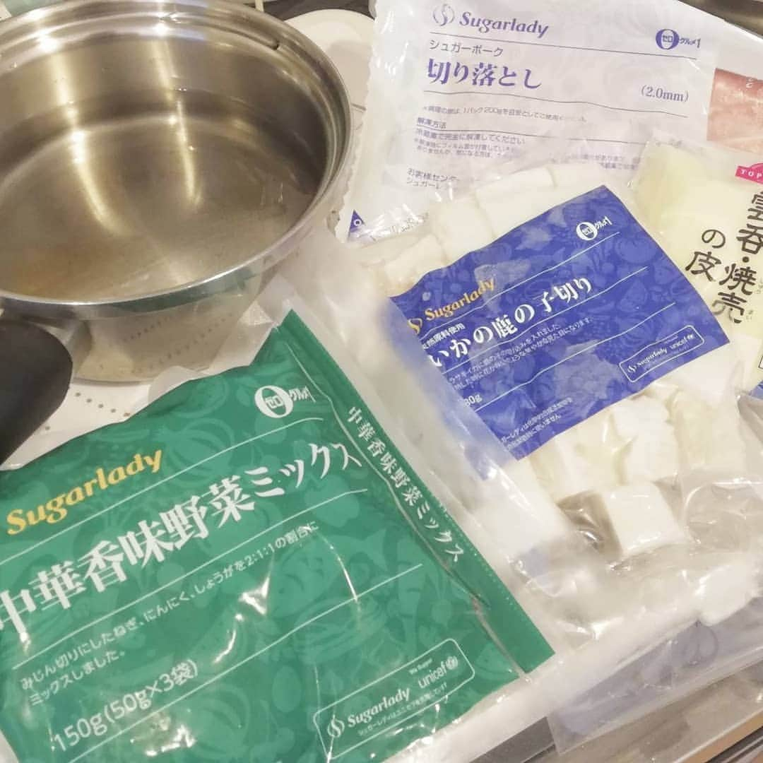 杉山由紀子さんのインスタグラム写真 - (杉山由紀子Instagram)「外食が続くとやはり体調も体型も変わるので😮 個人的にはおうちご飯がほんとに落ち着く✨ * 最近作ったご飯たち♥️ ここ最近はシュガーレディ( @sugarlady_official )で食材を調達することも増えました♪ * ☑️冷凍マンゴーをつかった、お手製マンゴープリン ☑️具からミンチ♪ワンタンスープ ☑️ナシゴレン ☑️ウィンナーロール ☑️ビビンバ ☑️茶碗蒸し ☑️入れるだけ、一発パスタ などなど✨✨ * みんなに意外と食べるねといわれます😋笑 * 食べて元気に健康的に痩せるのが私のモットー🎵 食べないダイエットはしません🈲 * 今度ダイエットについて書こうかな☺️ 私自身も7キロくらい痩せたので🎵🎵 * すっぴんで失礼しました🙏♥️笑 * #シュガーレディ #sugarlady #PR #冷凍食品 #クッキング #料理 #cooking #cook #おうちごはん #パスタ #デザート #マンゴー #ビビンバ #茶碗蒸し #ダイエット」8月26日 11時57分 - yukikosugiyama