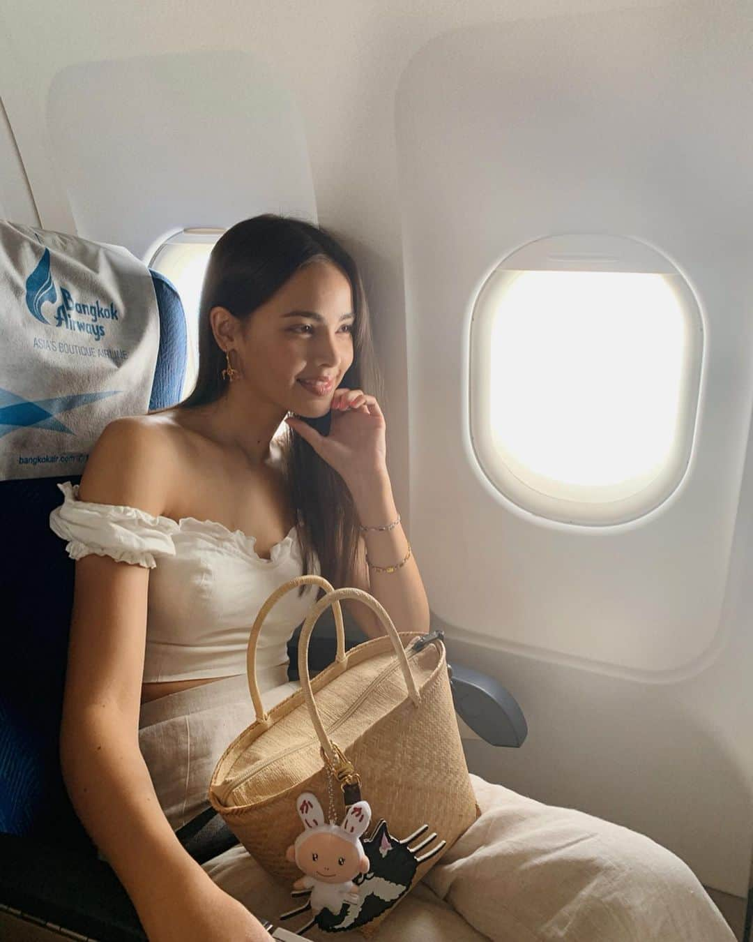 ウッラサヤー・セパーバンさんのインスタグラム写真 - (ウッラサヤー・セパーバンInstagram)「✈️✨💃🏻💕 แฮปปี้ญาญ่า  #bangkokairways <3」8月26日 11時58分 - urassayas