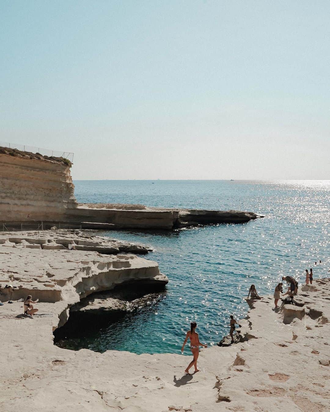 のインスタグラム：「📍St. Peter's Pool 朝行けば全然人いなかったよ🌞 昼にはもういっぱい😱(2枚目)」