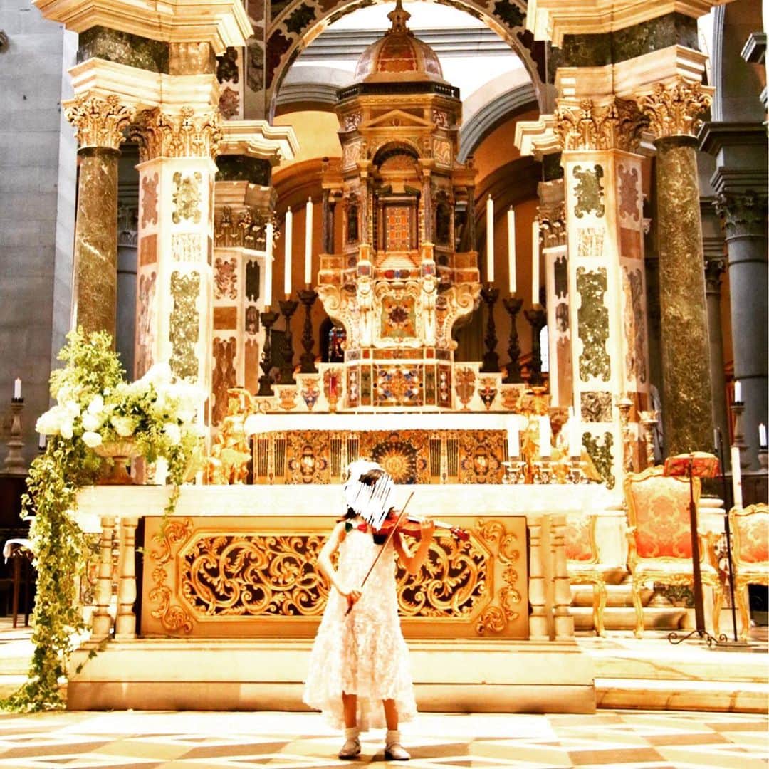 神田うのさんのインスタグラム写真 - (神田うのInstagram)「2年前に続きフィレンツェのサントスピリト教会にてコンサート⛪️ イタリアの歴史の凄さを感じさせられる威厳ある素晴らしい教会での音の響きに涙が溢れました。 #サントスピリト教会#フィレンツェ#イタリア#florence#italy#イタリア演奏旅行#演奏旅行」8月26日 12時26分 - unokandaofficial
