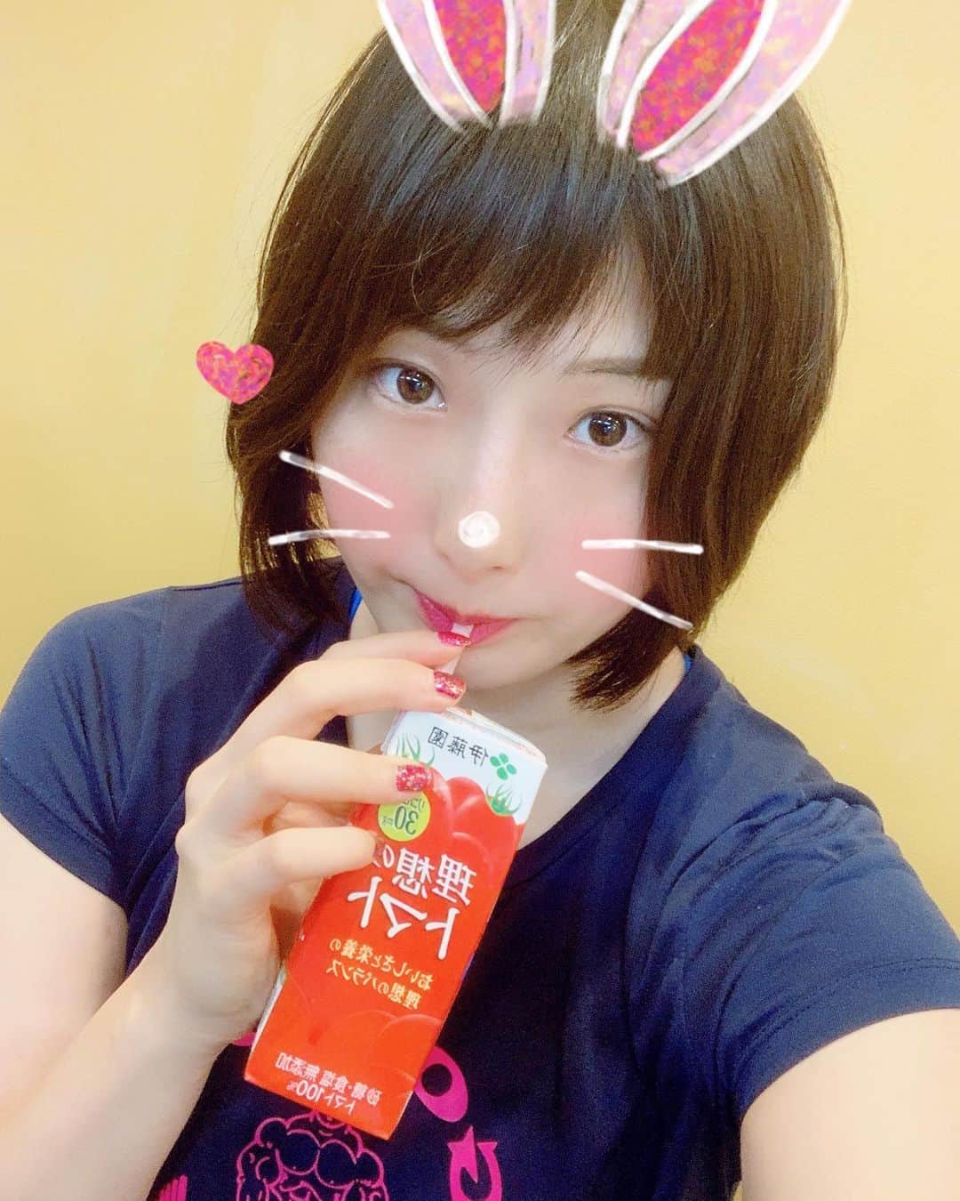 のインスタグラム：「トマトジュースは飲む日焼け止めですよー🙂 塩分とりすぎには気をつけてくだされ」