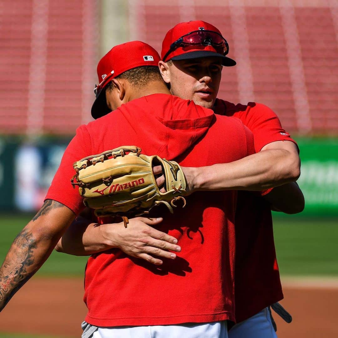 セントルイス・カージナルスさんのインスタグラム写真 - (セントルイス・カージナルスInstagram)「🤗 Hugs 🤗 For 🤗 All」8月26日 12時28分 - cardinals