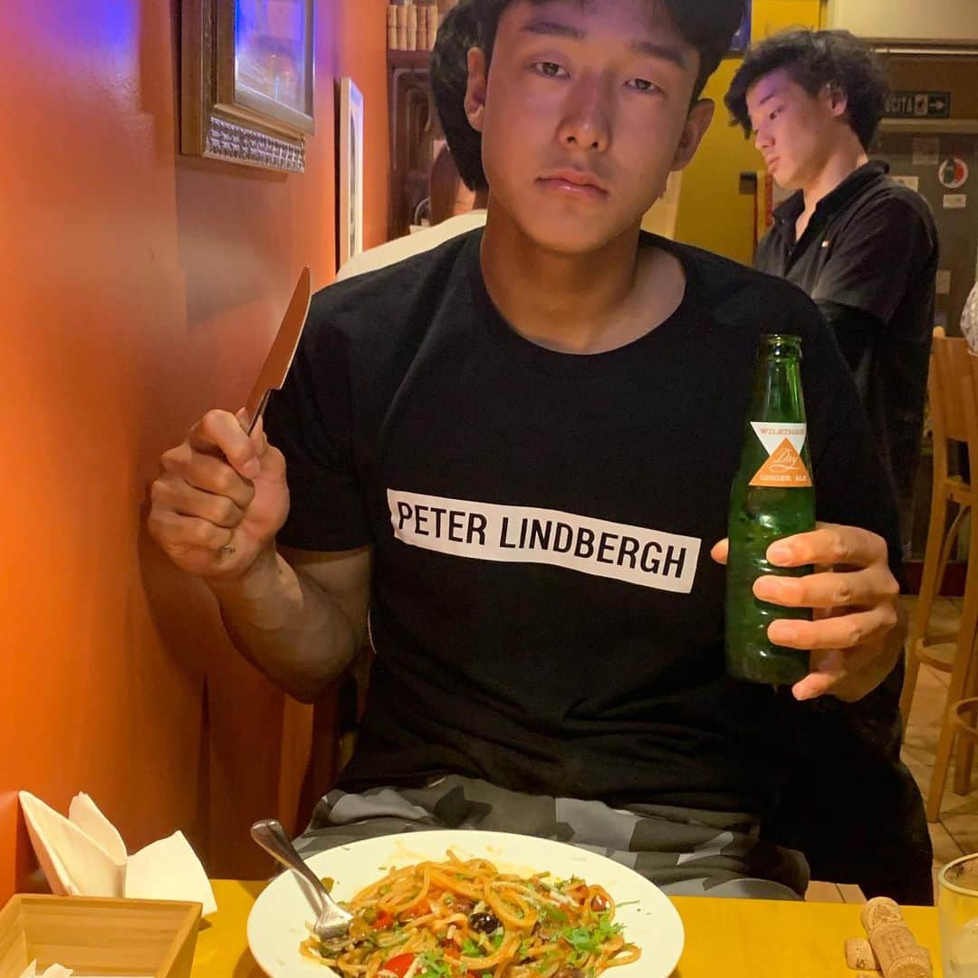 牧丈一郎さんのインスタグラム写真 - (牧丈一郎Instagram)「昨日ご飯食べに行ったけど、こいつの写真ばっか撮ってご飯の写真撮るん忘れてた。 #小幡竜平#やっとできた#後輩 #1番#舐めてるけど#なんやかんや#かわいい」8月26日 12時36分 - joichiro.maki