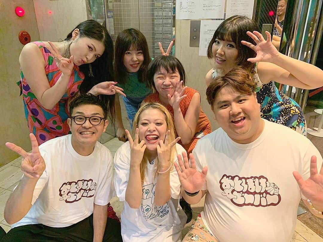 高見雄登のインスタグラム：「今度はいつ会えるかわからんさかいすかさず行かせてもらいましたおとぼけビ〜バ〜！ #おとぼけビーバー めちゃくちゃカッコええしめちゃくちゃ楽しかったです！絶対また観に行きたい！ ライブ後挨拶させてもらった時にギターのよよよしえさんに「ABCの予選、パンのネタ面白かったのに！来年は決勝行ってください！」と言われました。 ABCの予選観に来てはるバンドマンはじめて会いました！」
