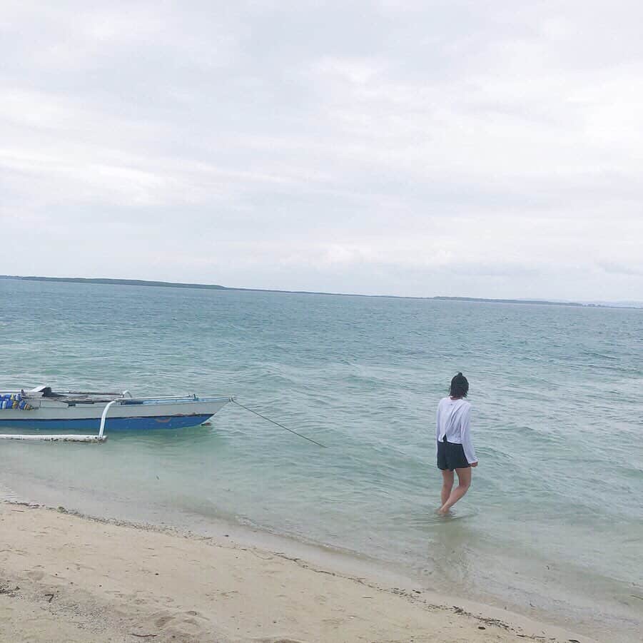 土井地恵理子さんのインスタグラム写真 - (土井地恵理子Instagram)「・ この辺はサンゴ海洋保護区に指定されてるから とっても海がきれいなんだそう🐠✨ ・ 生きてるヒトデを初めて見た✨ ・ ・ #islandhopping #cebu #philippines」8月26日 12時40分 - ericodoiji