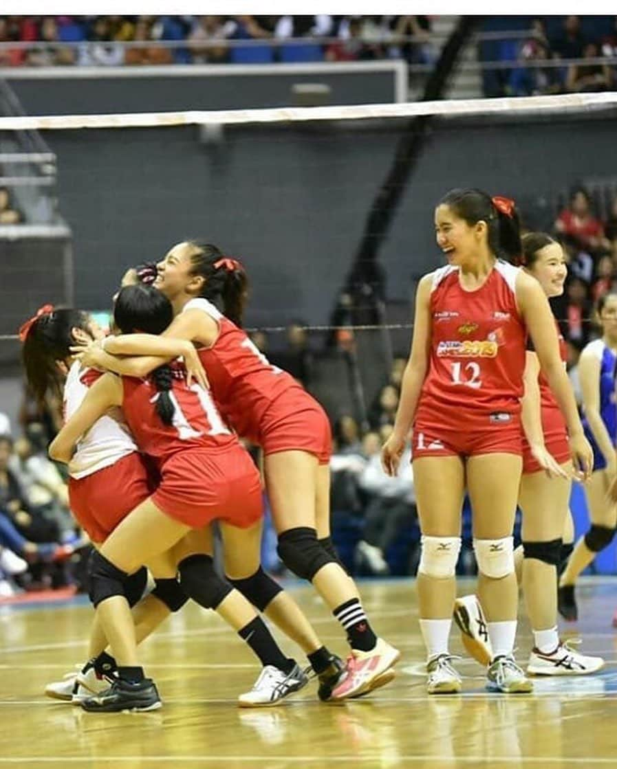 Kim Chiuさんのインスタグラム写真 - (Kim ChiuInstagram)「❤️❤️❤️ #teamRedHeart 💪🏻🏐🏆😁. . . . no words just thankful for this experience🙏🏻 #allstargames2019 more photos and videos on my ig stories❤️」8月26日 13時09分 - chinitaprincess